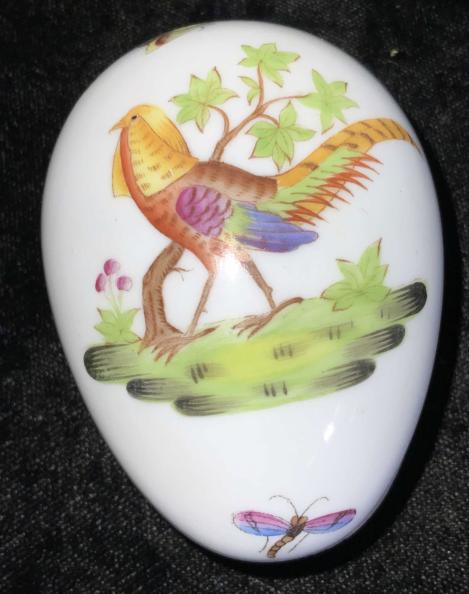 Vntg Trademarked Egg Form Porcelain Trinket Box (1 of 9)