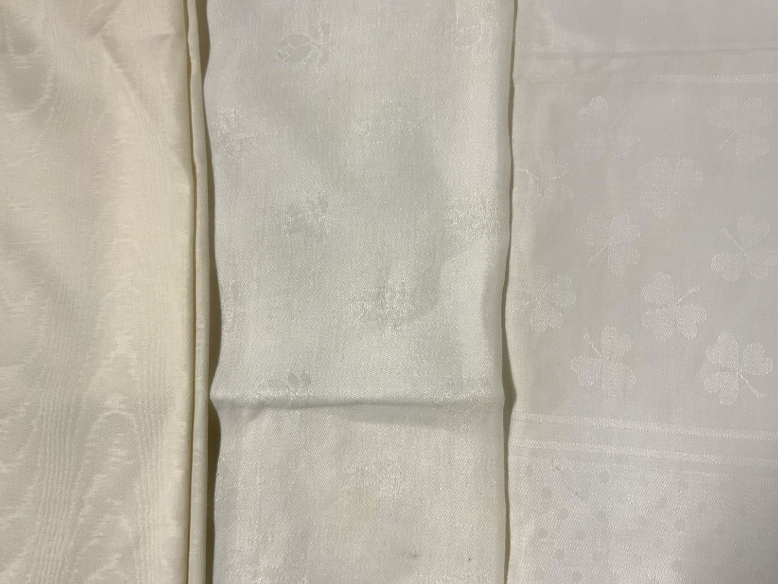 Lot 3 Tablecloths (1 of 5)