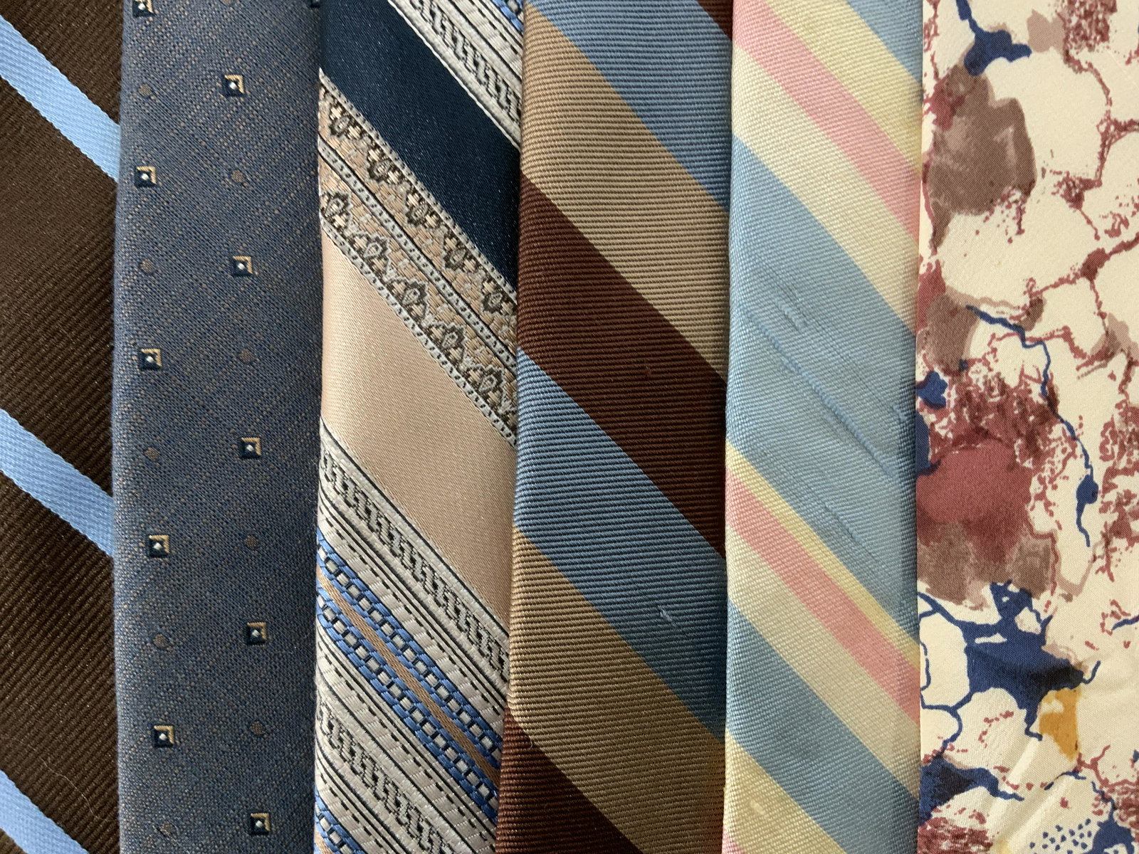 Lot 6 Menâ€™s Neckties (1 of 7)