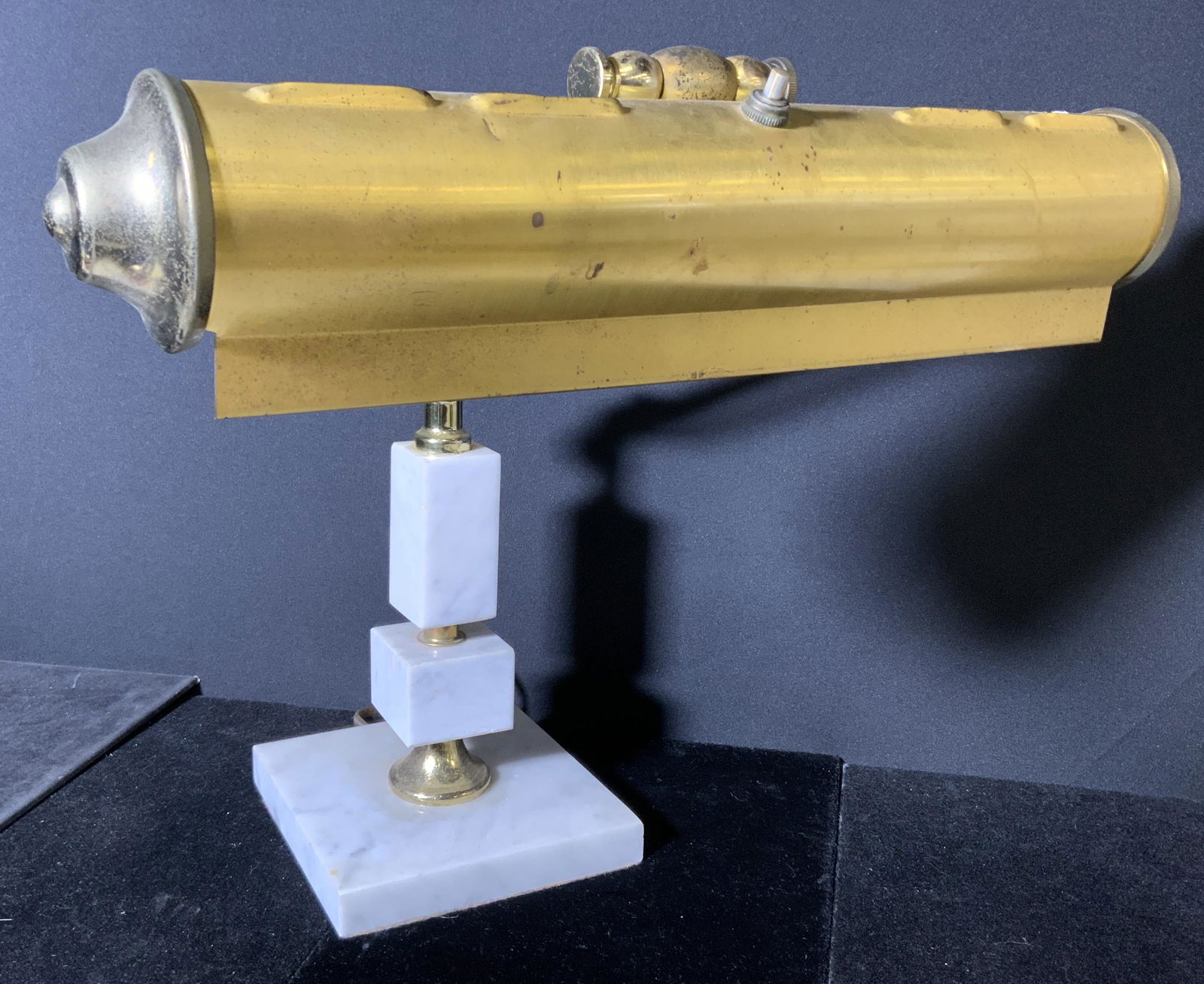 A&P IRMISCHER CO Desktop Lamp (1 of 7)