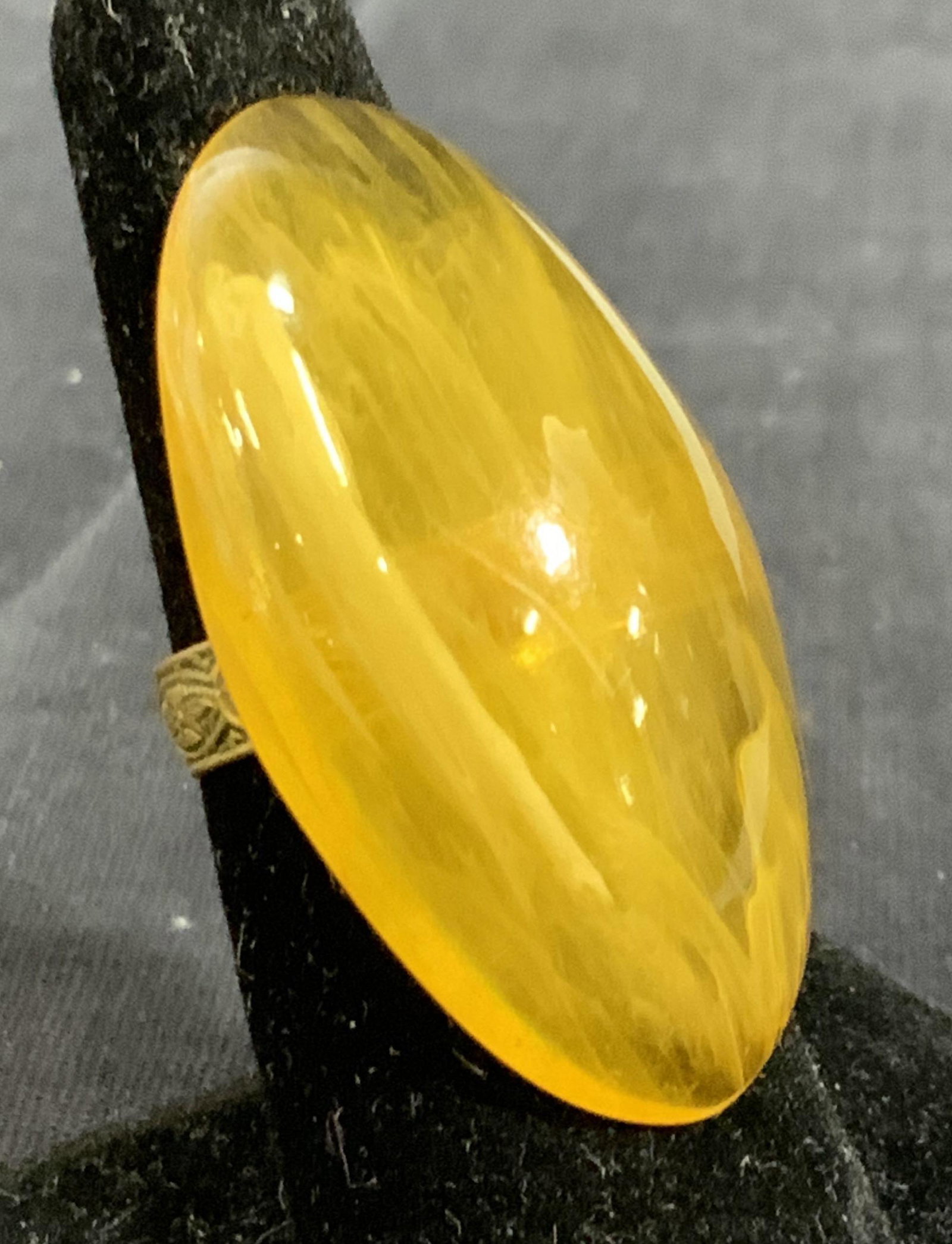 Mid Century Transparent Resin Ring, Jewelry: Oblong yellow resin Cabochon ring with etched brass band. Minimalist 1960s. Band size 9. Vintage Jewelry, Fashion Jewelry, Estate Jewelry, Costume Jewelry, Ladies Wearable Accessories, Ladies Accessor