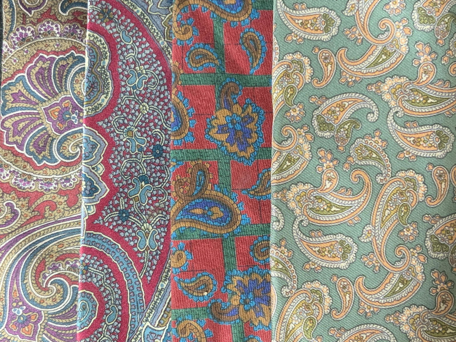 Lot 4 Paisley Patterned Menâ€™s Neckties (1 of 5)