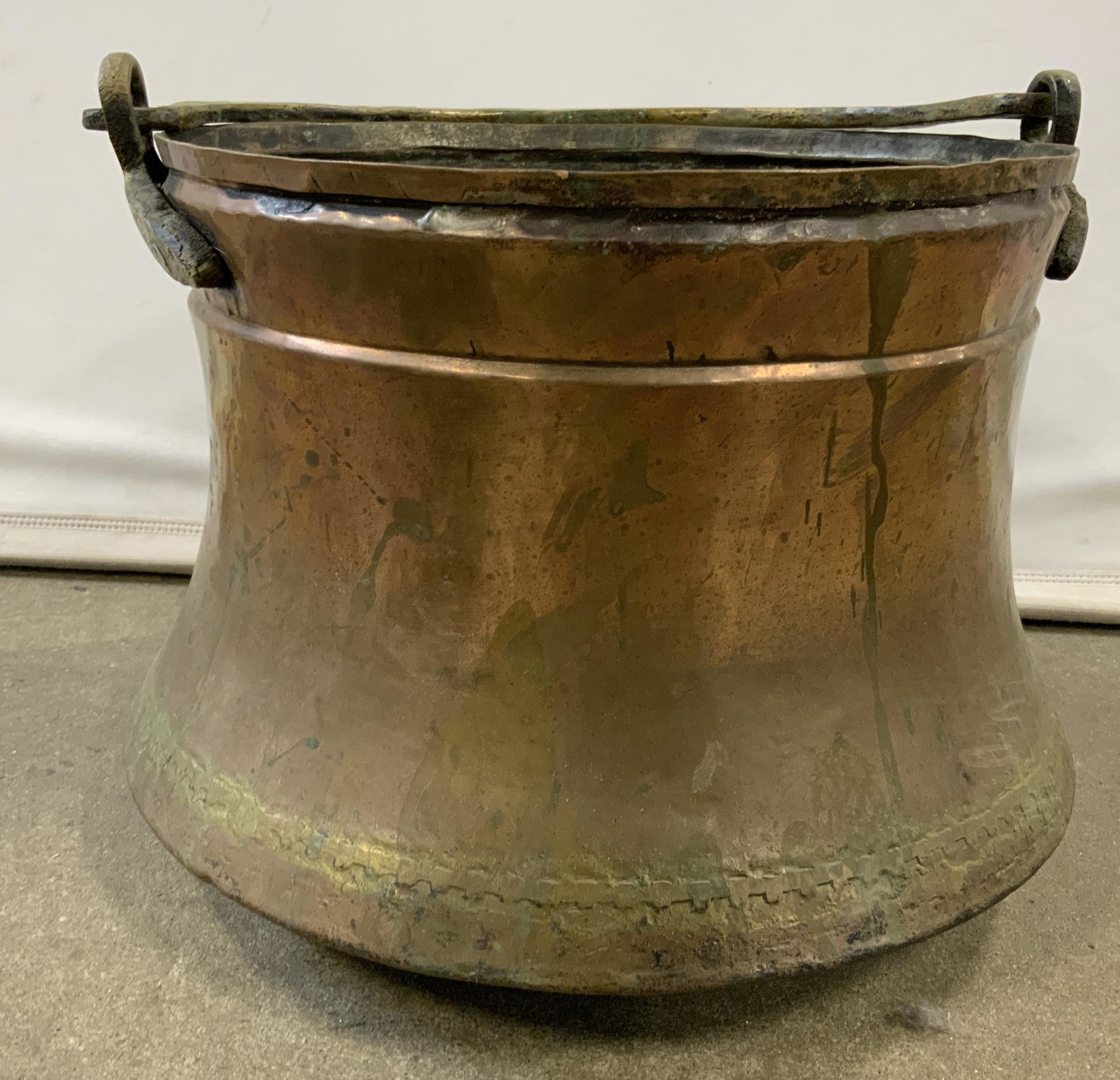 Antique Copper Coal Scuttle W Handle (1 of 7)