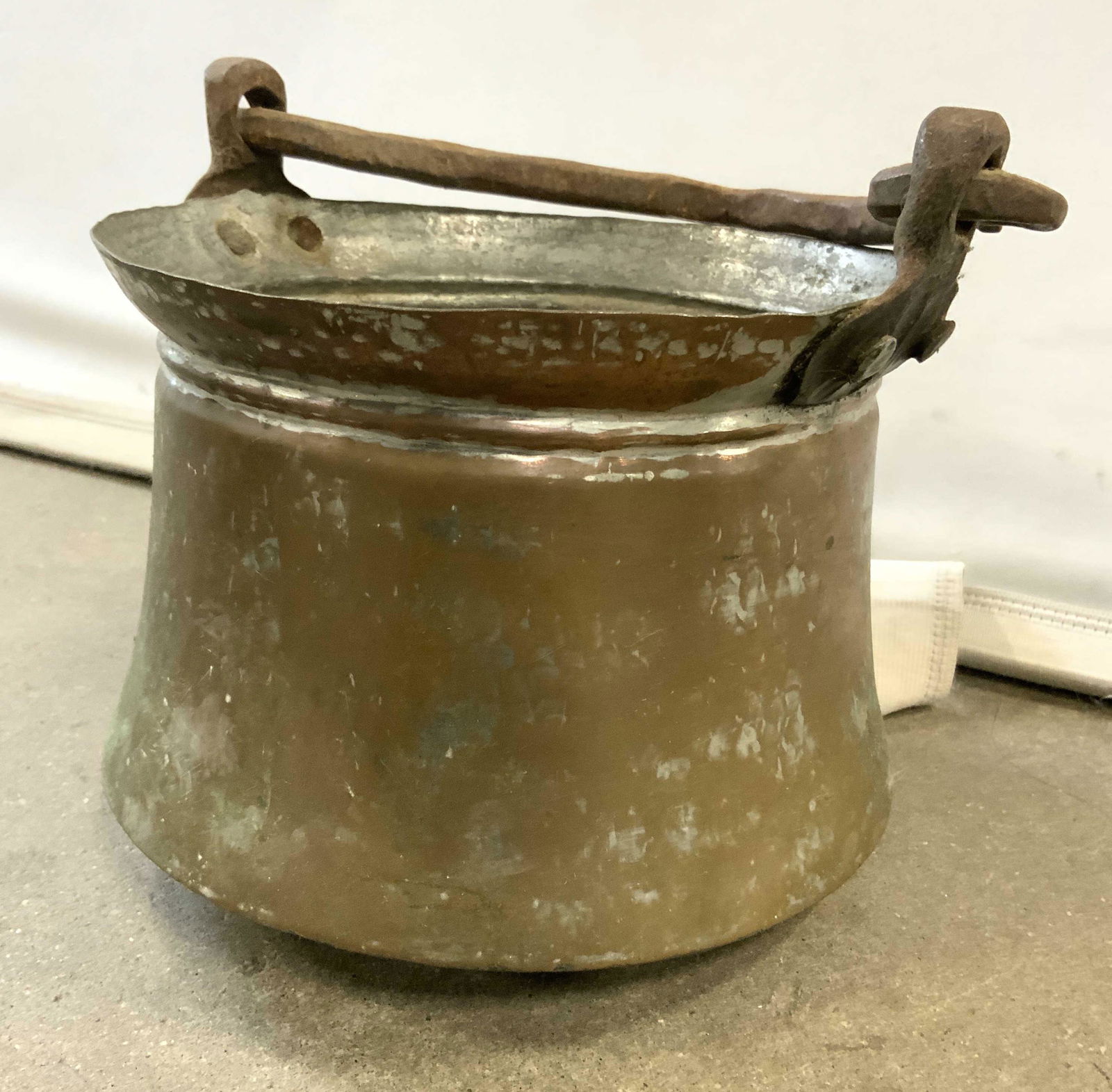 Antique Copper Toned Coal Scuttle W Handle (1 of 7)