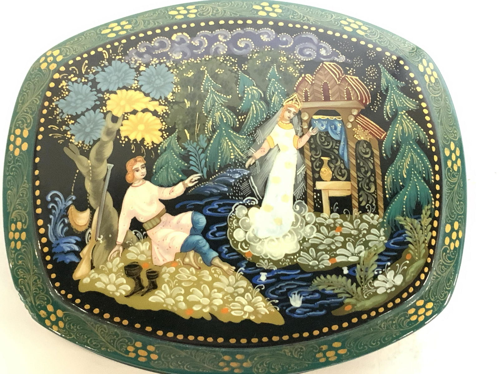 Lacquered Wood Trinket Box, Russia (1 of 8)