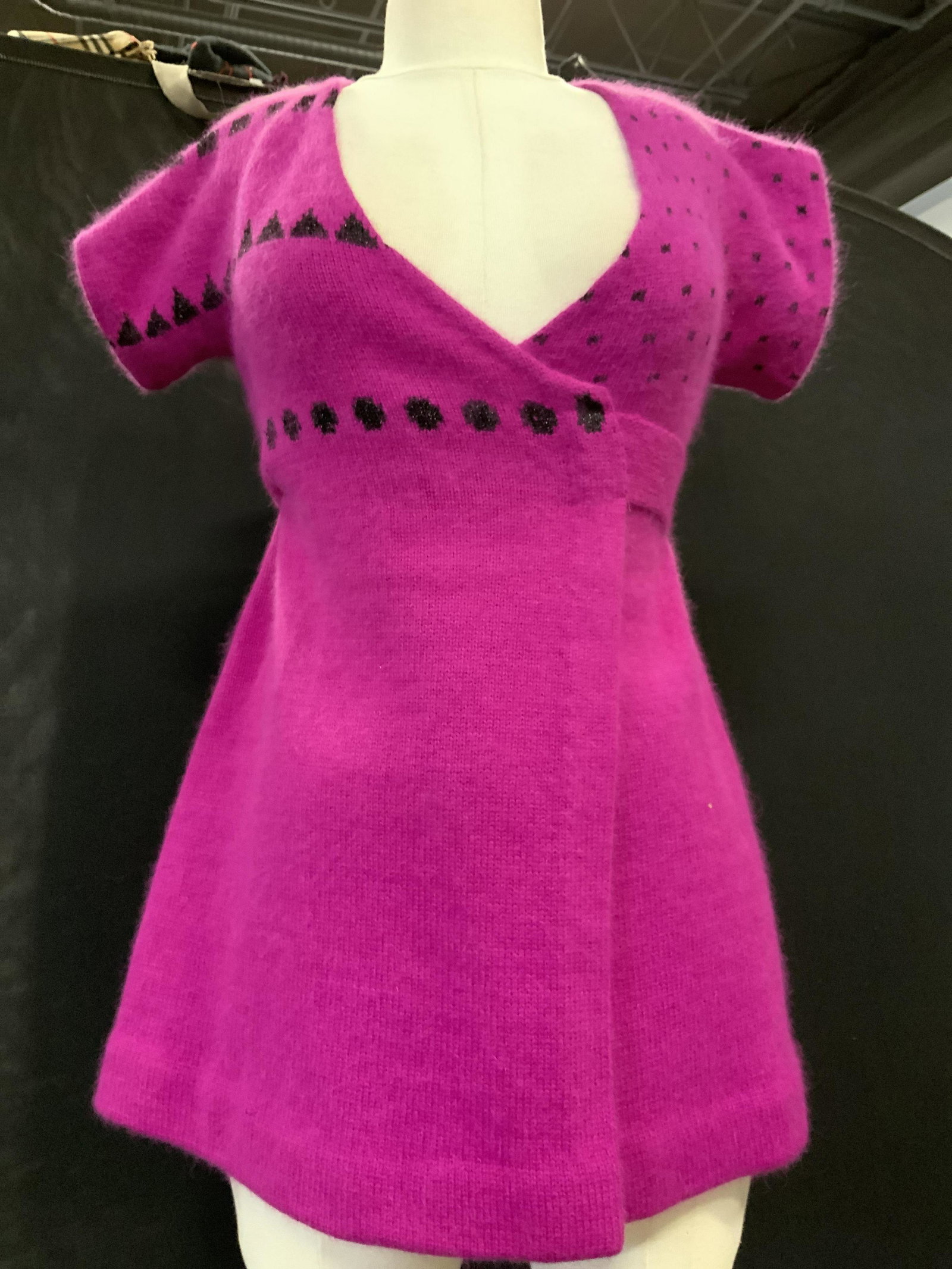 HENRI BENDEL Lux Vintage Wrap Sweater, England (1 of 6)