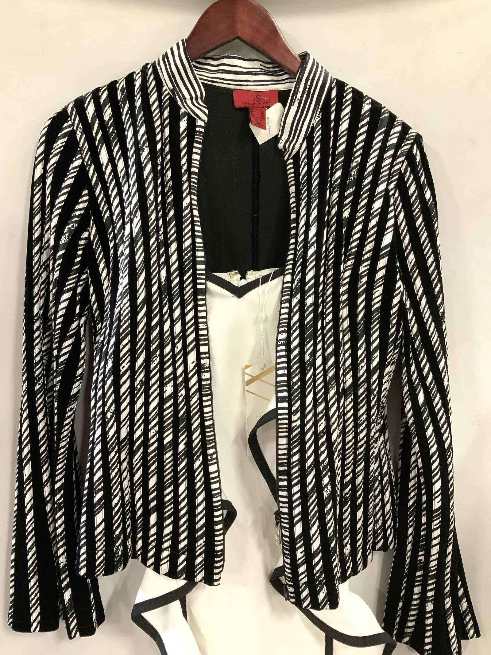 Group 2 Ladies Vintage Boutique Top & Jacket (1 of 7)