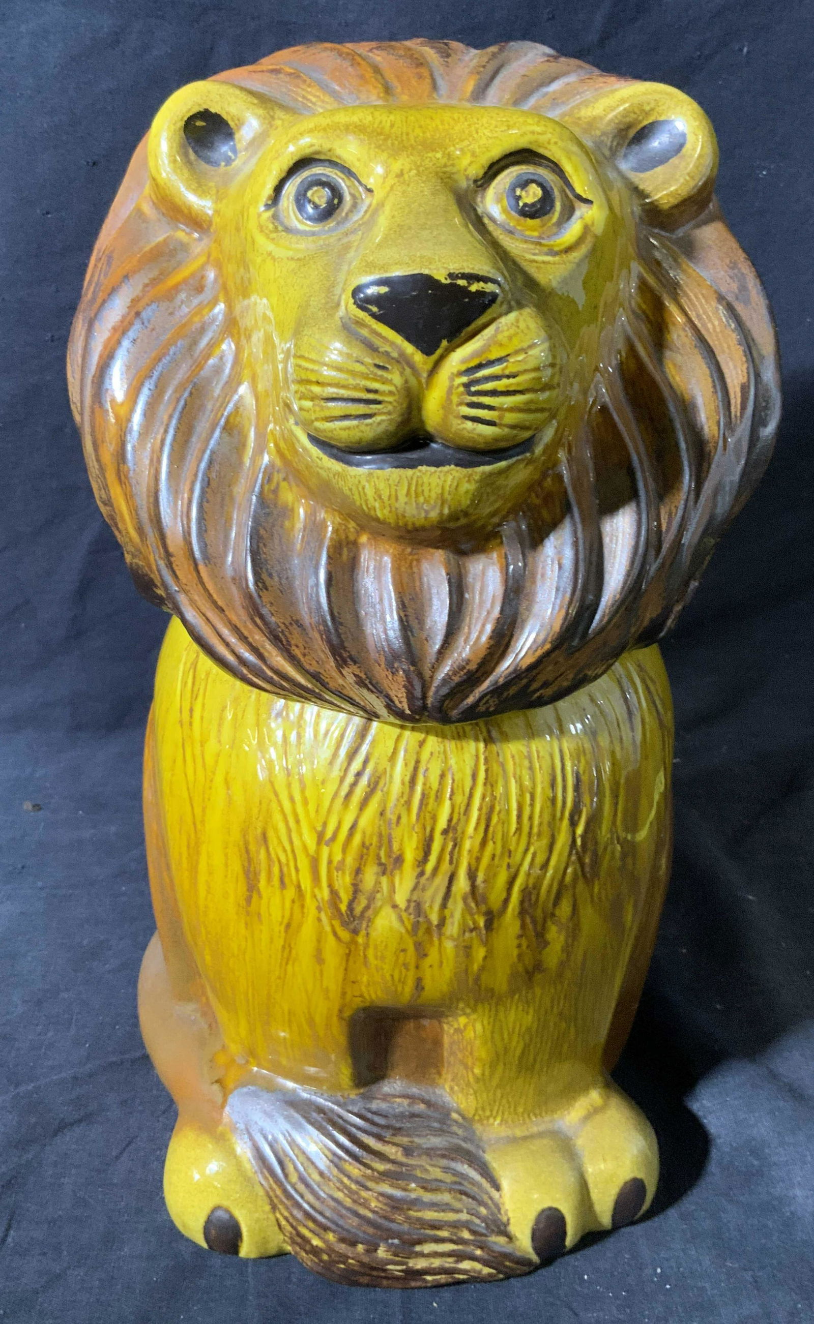 POPPYTRAIL Lion Cookie Jar (1 of 12)