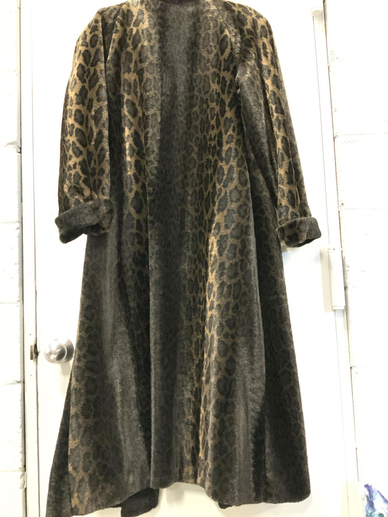 LOROVI Blk Leopard Print Plush Long Coat, Small (1 of 12)