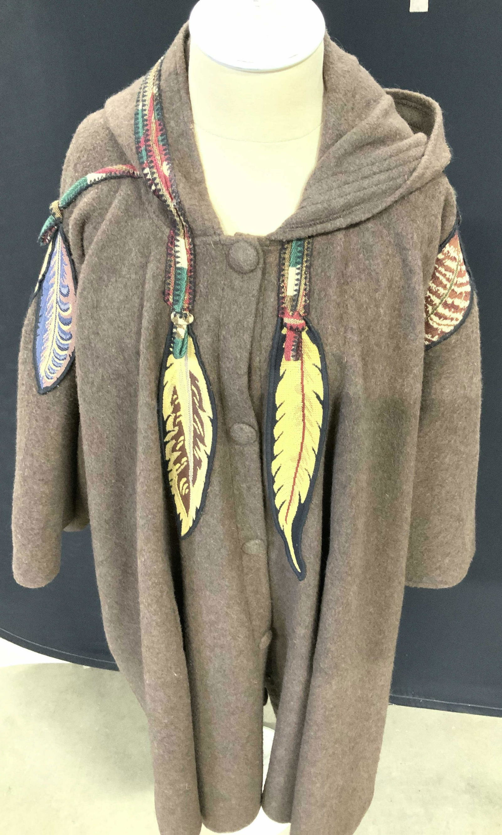 COLORATURA APPLIQUÉ Wool Hooded Cape (1 of 12)