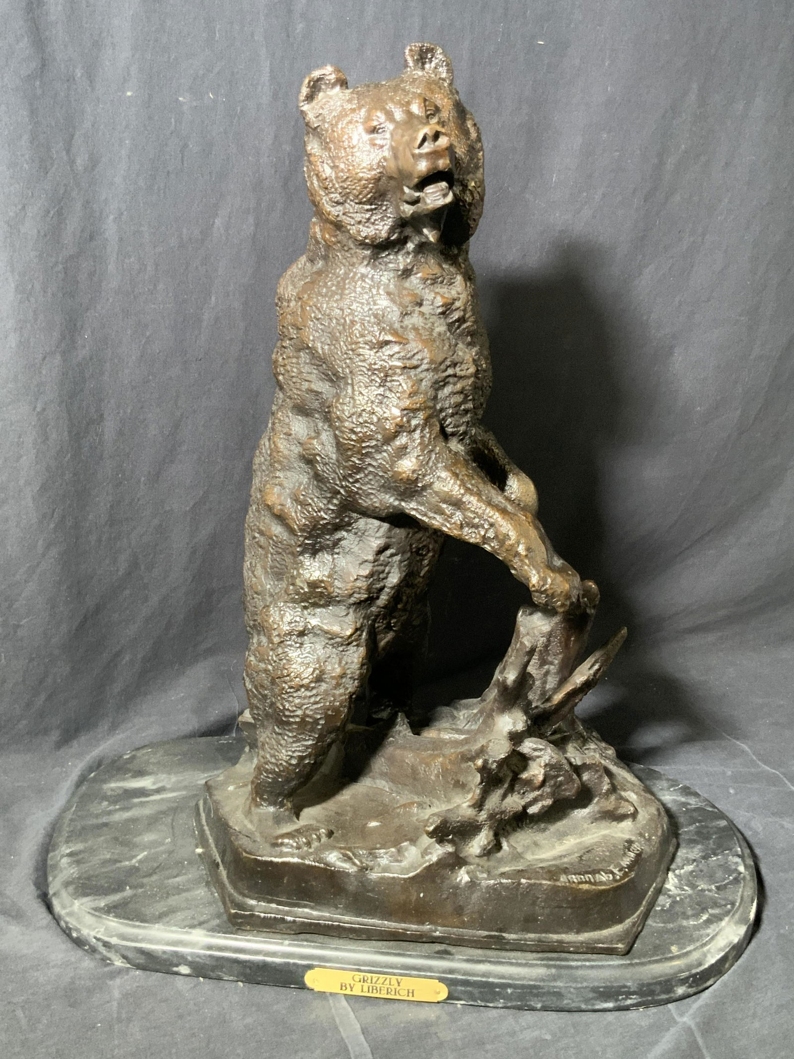 LIBERICH Signed Grizzly Sculpture On Marble Base (1 of 17)