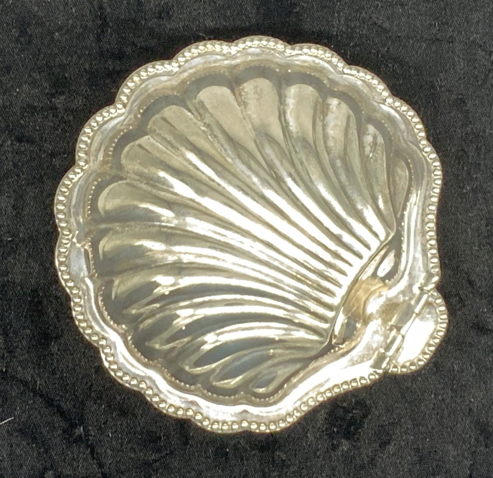 Covered Scallop Shape Butter Dish, Silver Plate (1 of 8)