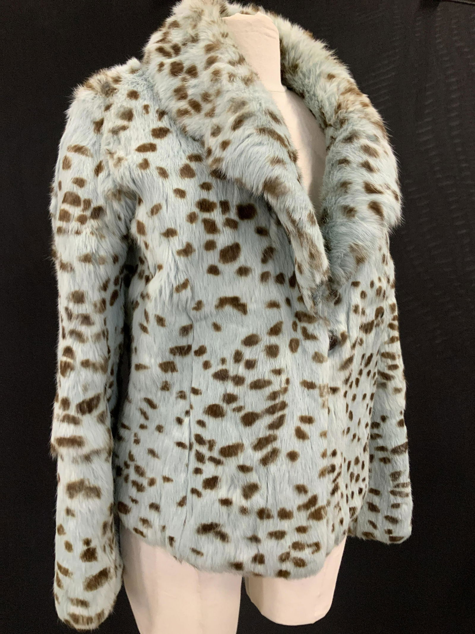 REVUE Spotted Rabbit Fur Animal Print Jacket (1 of 17)