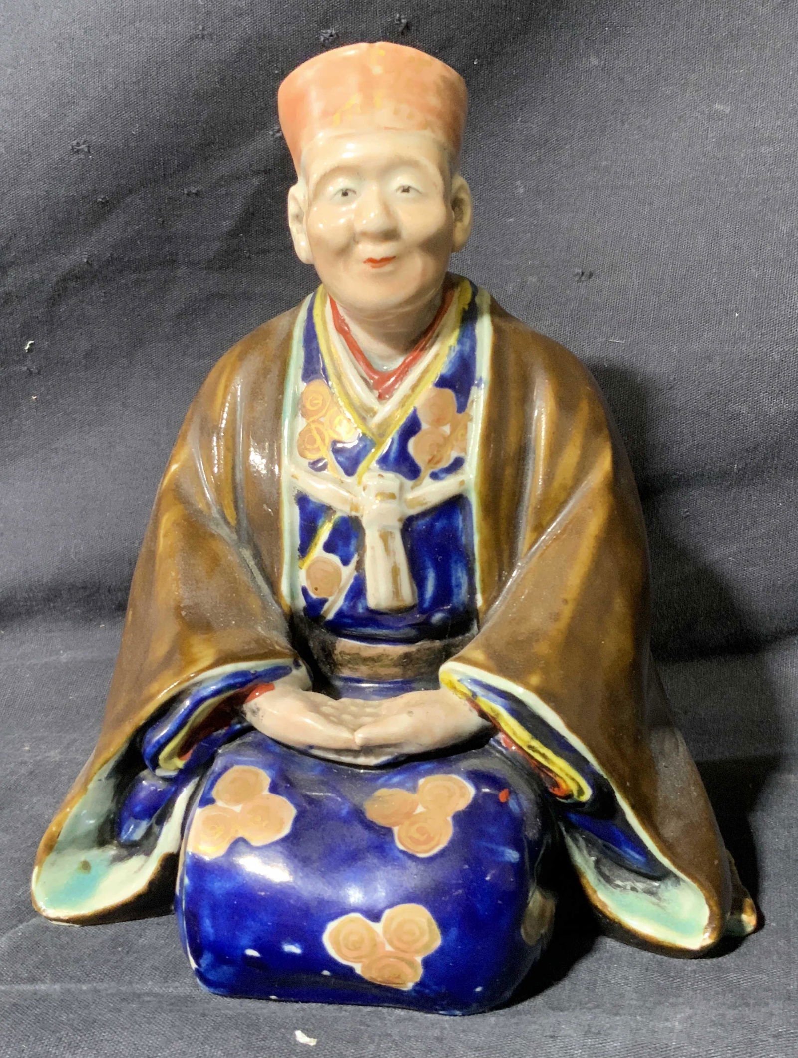 Ceramic Figurine Asian Man Kneeling (1 of 9)