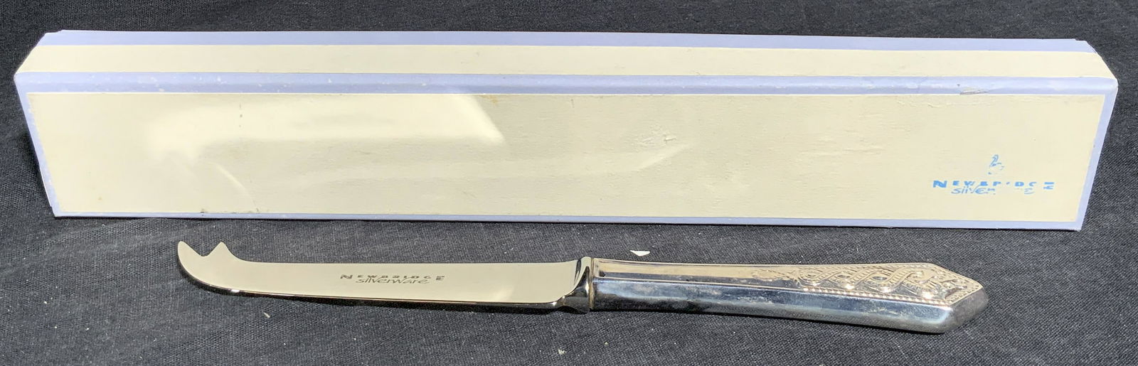 NEWBRIDGE SILVER Cheese Knife (1 of 4)