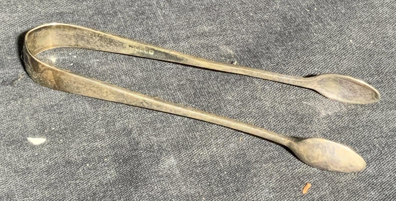 Small Sterling Silver Tongs: Small Sterling Silver Tongs, Sterling silver hallmark to inside of tong, measures 1 1/4 x 4 1/8 inches, wear consistent with age and use. Sterling silver, Sterling silver kitchenware, Sterling silver 