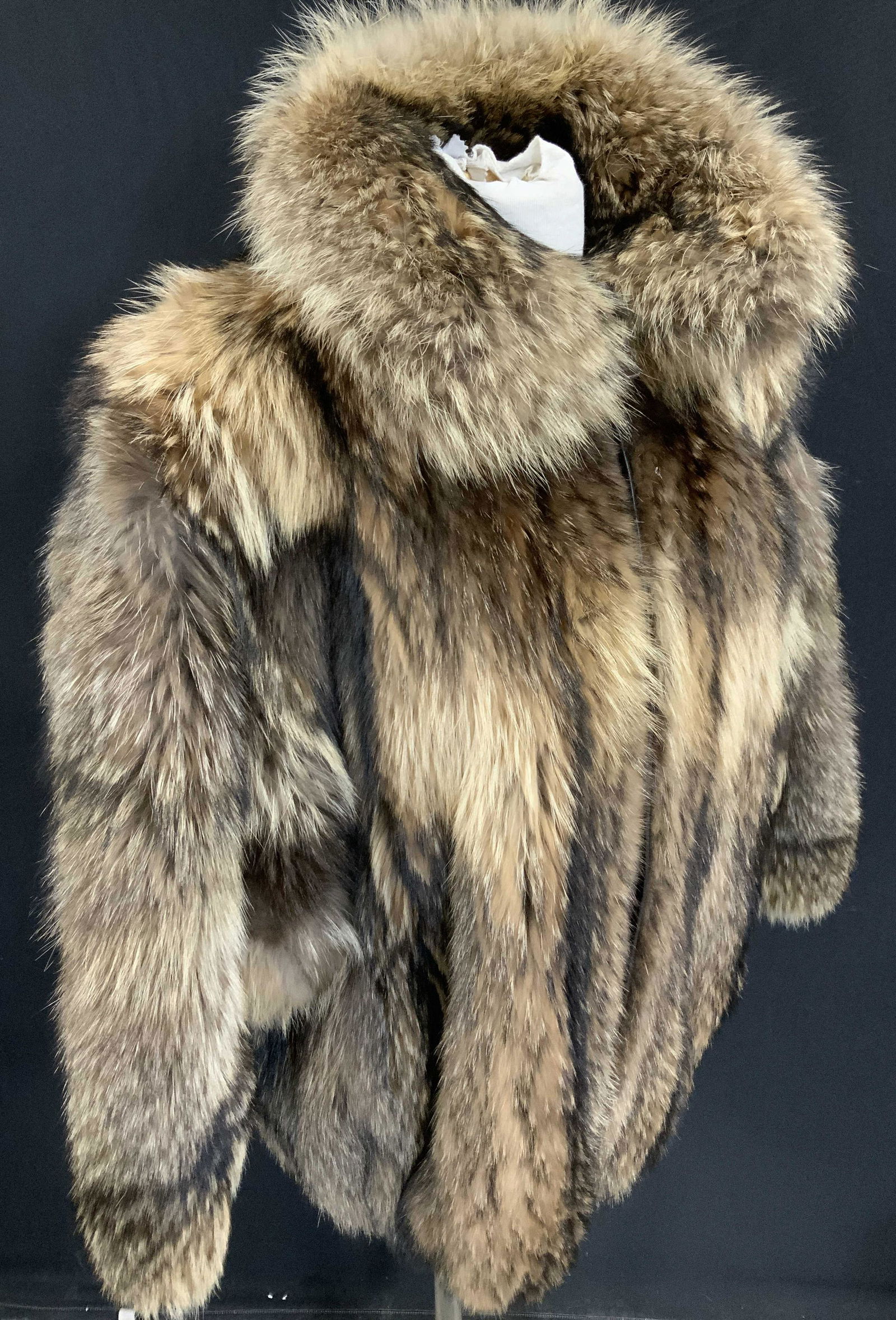 LUX MARVIN RICHARD LTD FOX FUR COAT (1 of 13)