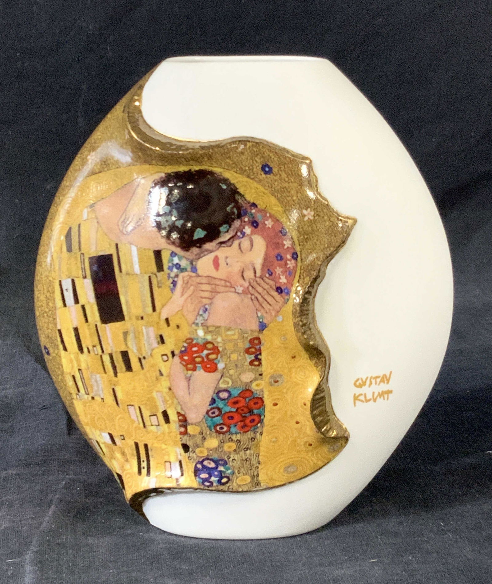 GOEBEL Artist Orbis Klimt The Kiss Porcelain Vase (1 of 9)