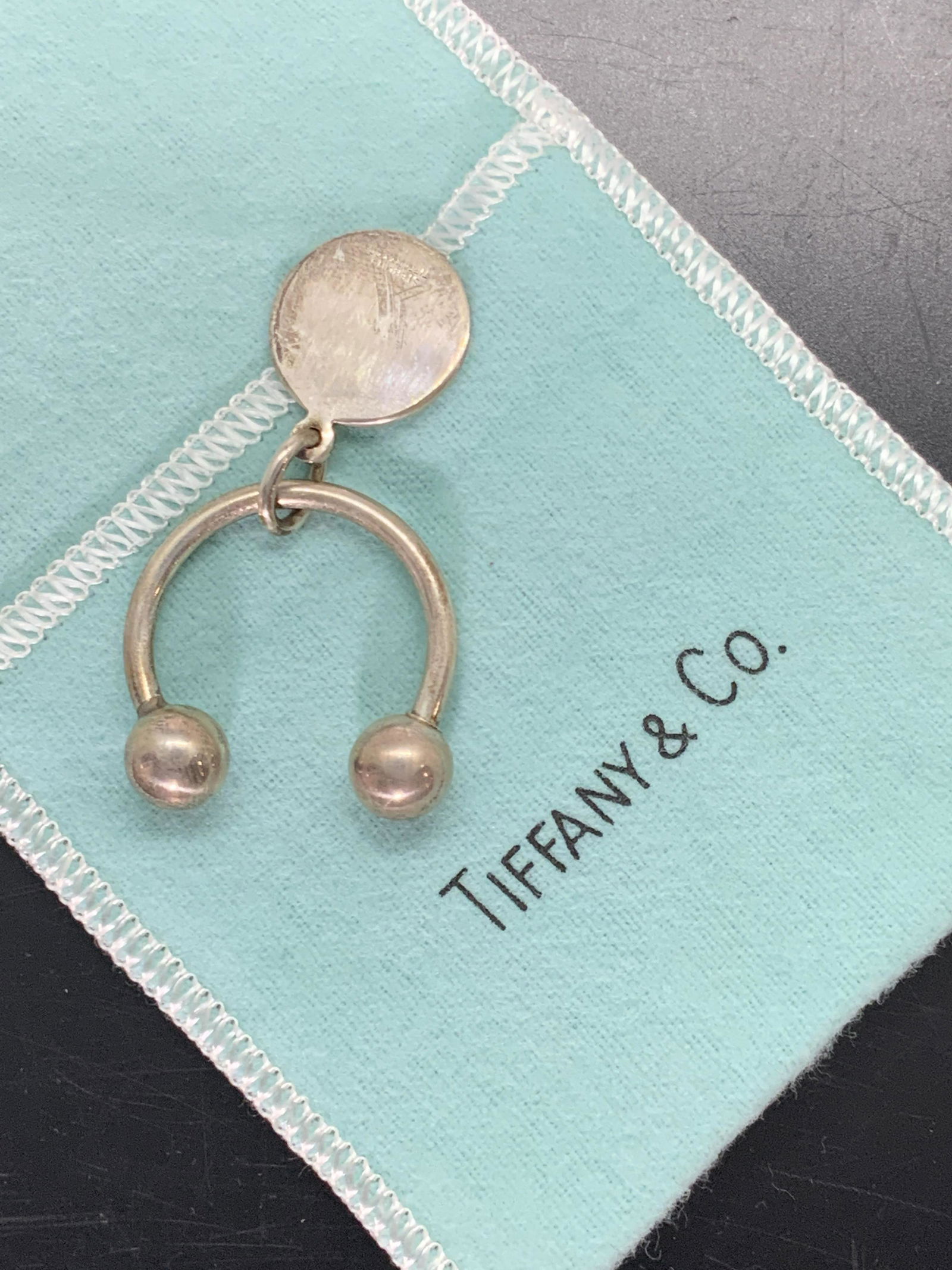 TIFFANY & CO. Vntg Sterling Keychain W/ Dust Bag (1 of 10)