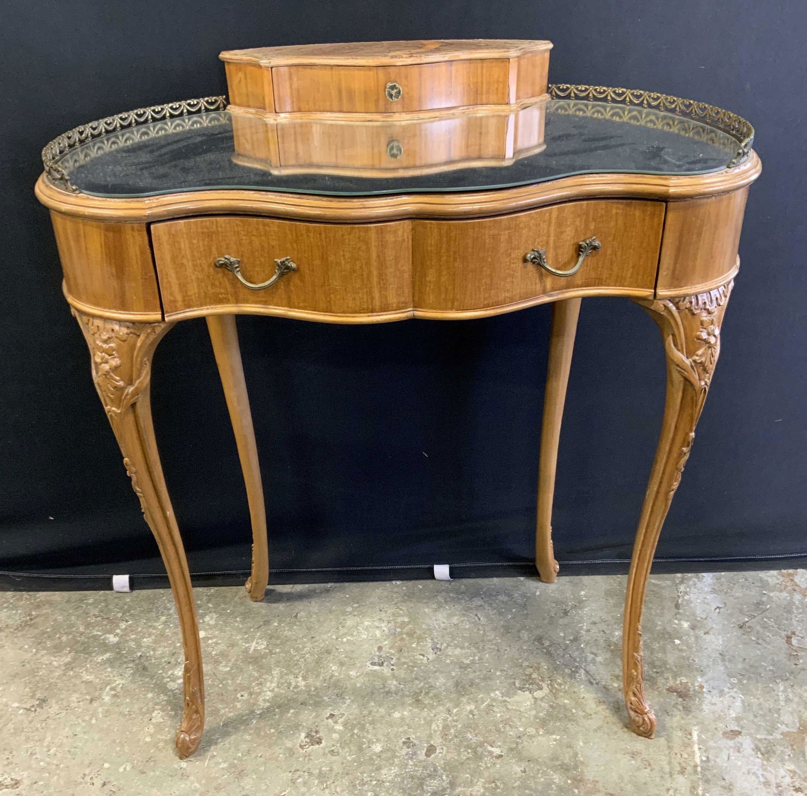 Vintage Mirrored Vanity Table W Drawers (1 of 12)