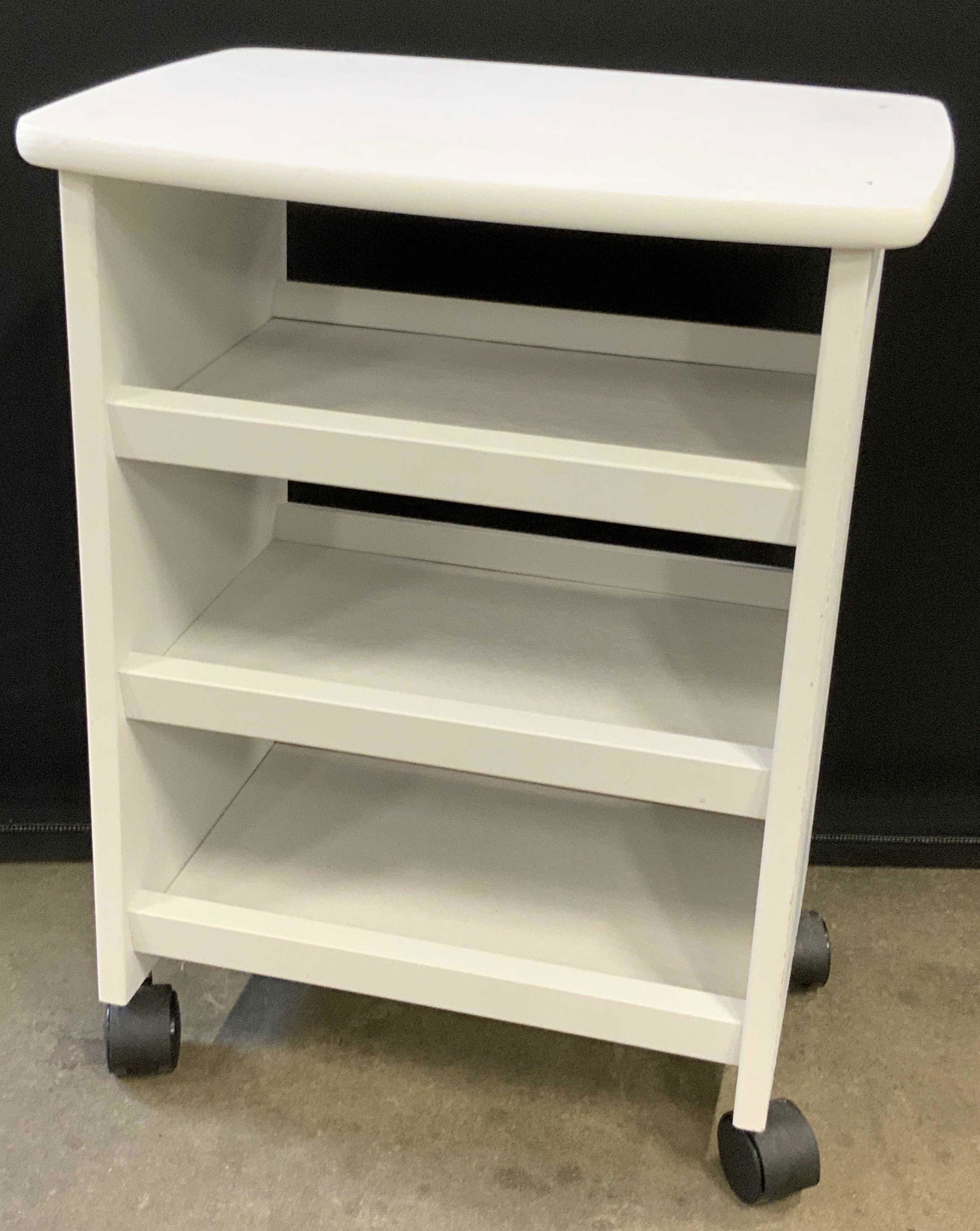 Vintage White Tn Wooden Wheeled Side Table (1 of 7)