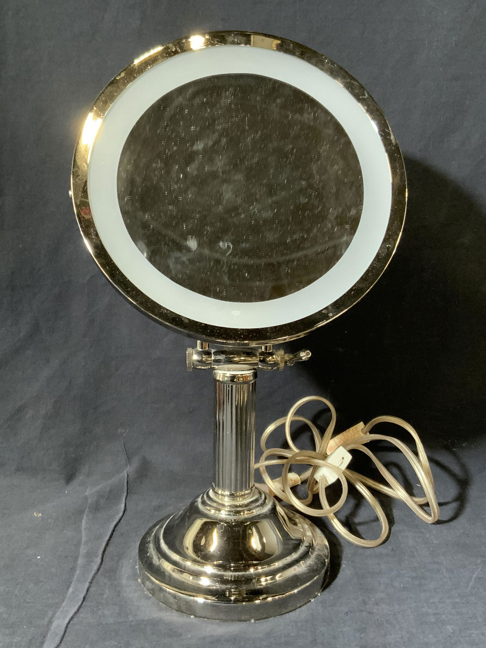 Vintage Lighted Vanity Mirror (1 of 10)