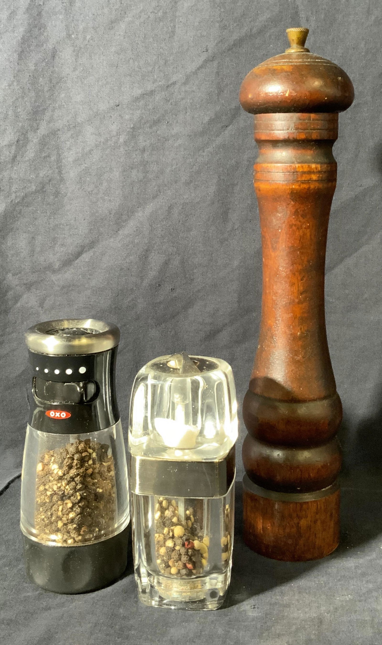 Lot of Pepper Grinders and Salt Shaker (1 of 4)