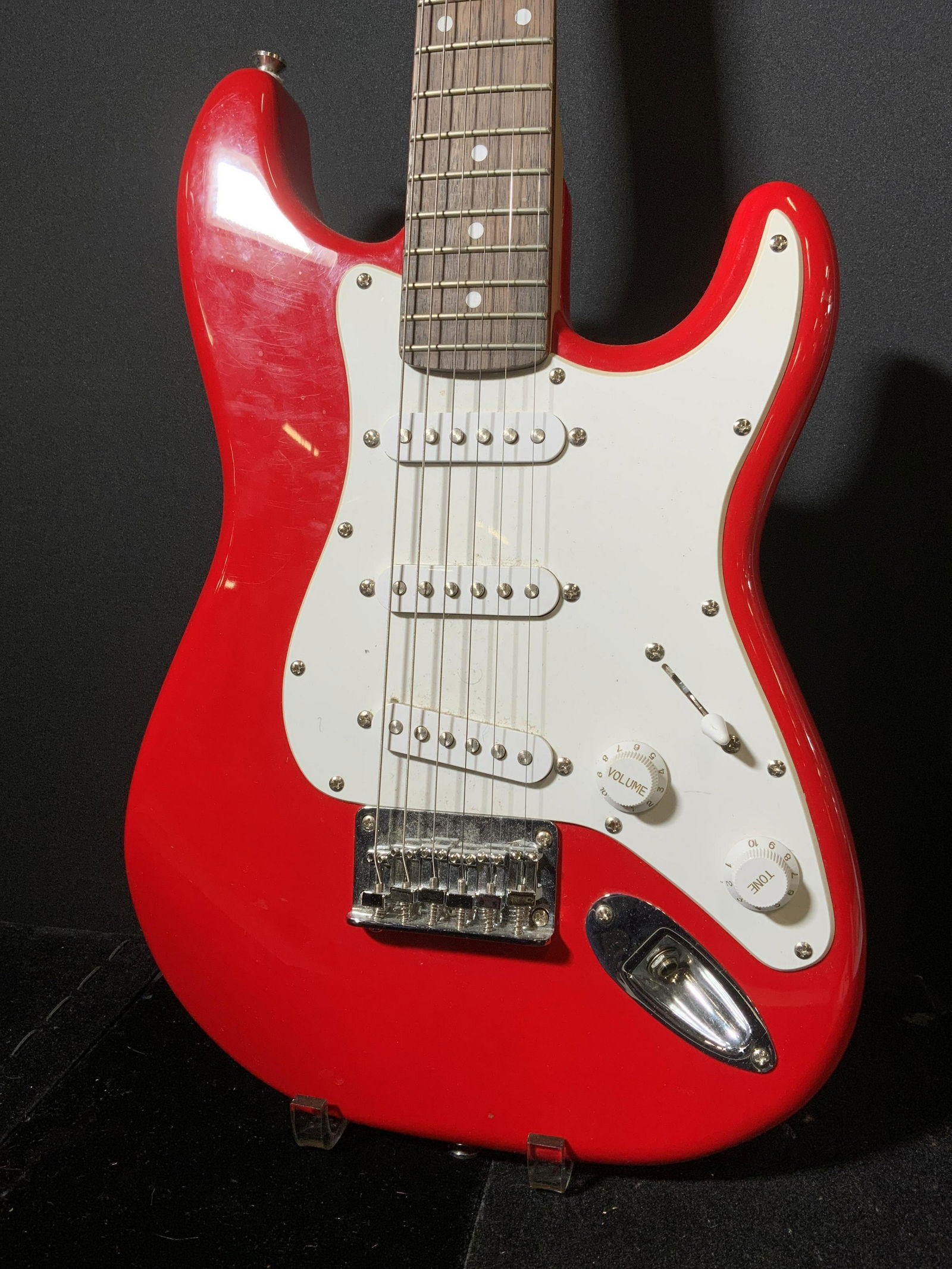 SQUIER MINI FENDER Electric Guitar (1 of 5)