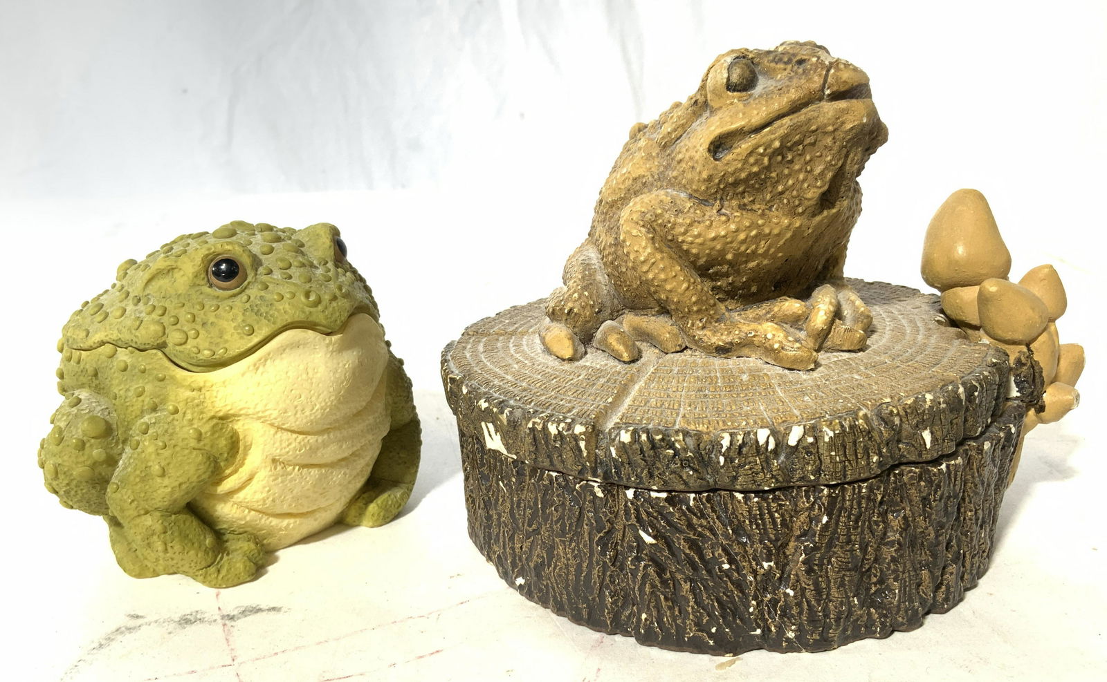 Lot 2 Vintage Frog Trinket Boxes (1 of 9)