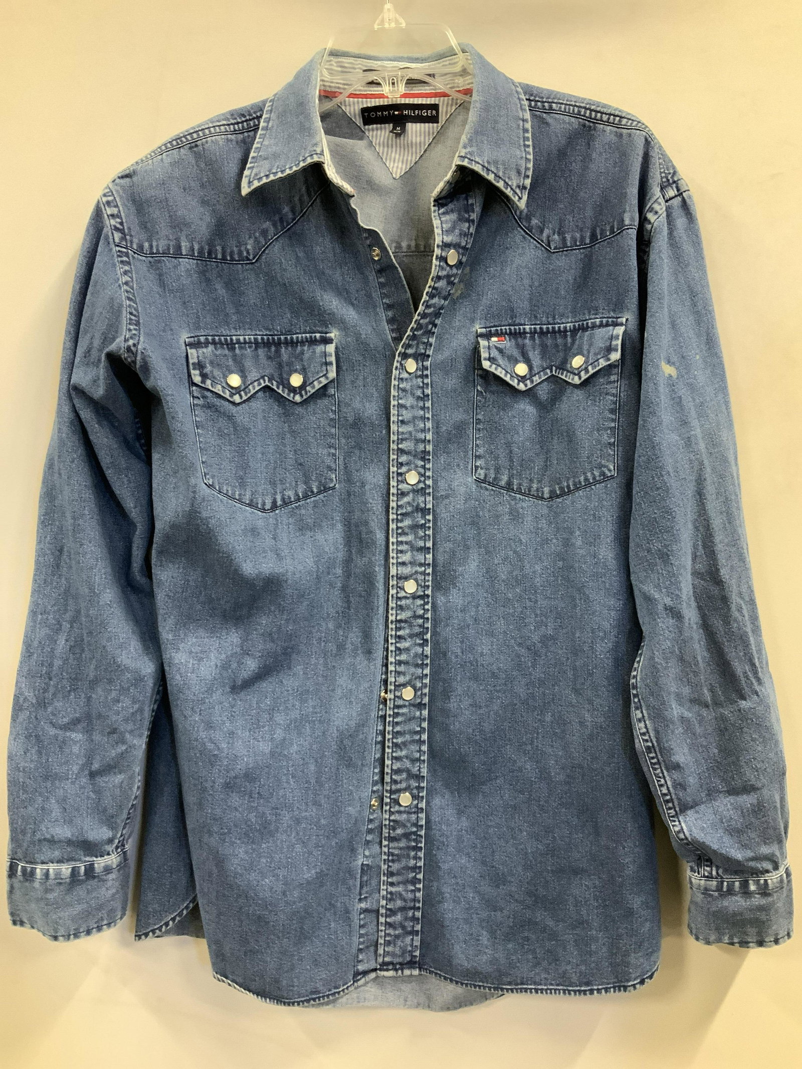 TOMMY HILFIGER Button Down Denim Shirt: Long sleeve shirt with snap buttons and front chest pockets. All buttons are a mother of Pearl style. Size Medium, very loose fitting, may fit Ladies large. Signed designer. All cotton. ladies vintage
