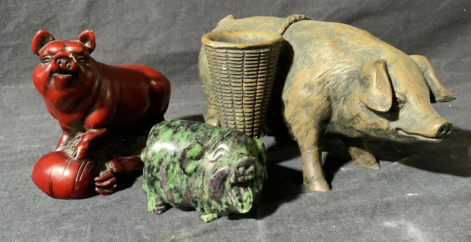 Lot 3 Pig Figurines (1 of 9)