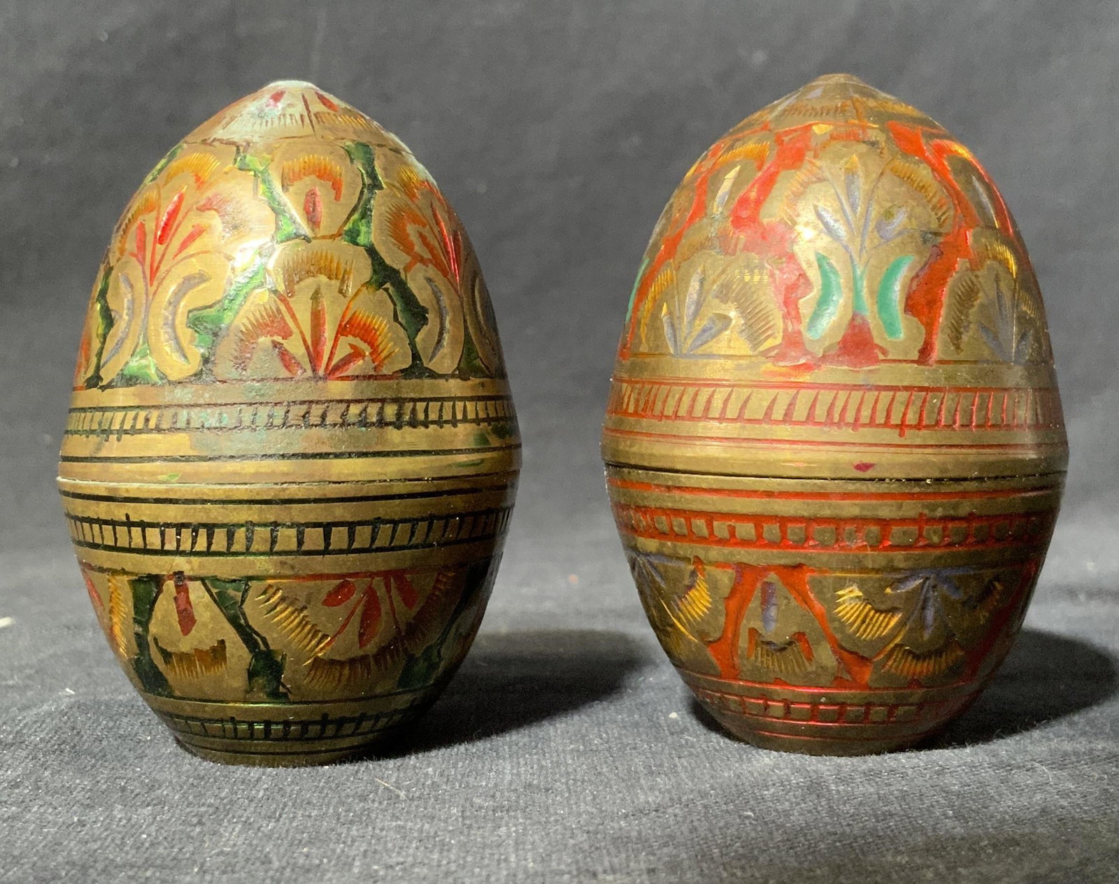 Ornate Egg Shaped a Salt & Pepper Shakers: Ornate Egg Shaped a Salt & Pepper Shakers, no apparent hallmarks, measure 1 3/4 w x 2 3/4 h inches, wear consistent with age and use. Kitchenware, salt and pepper shaker, salt shaker, pepper shaker, s