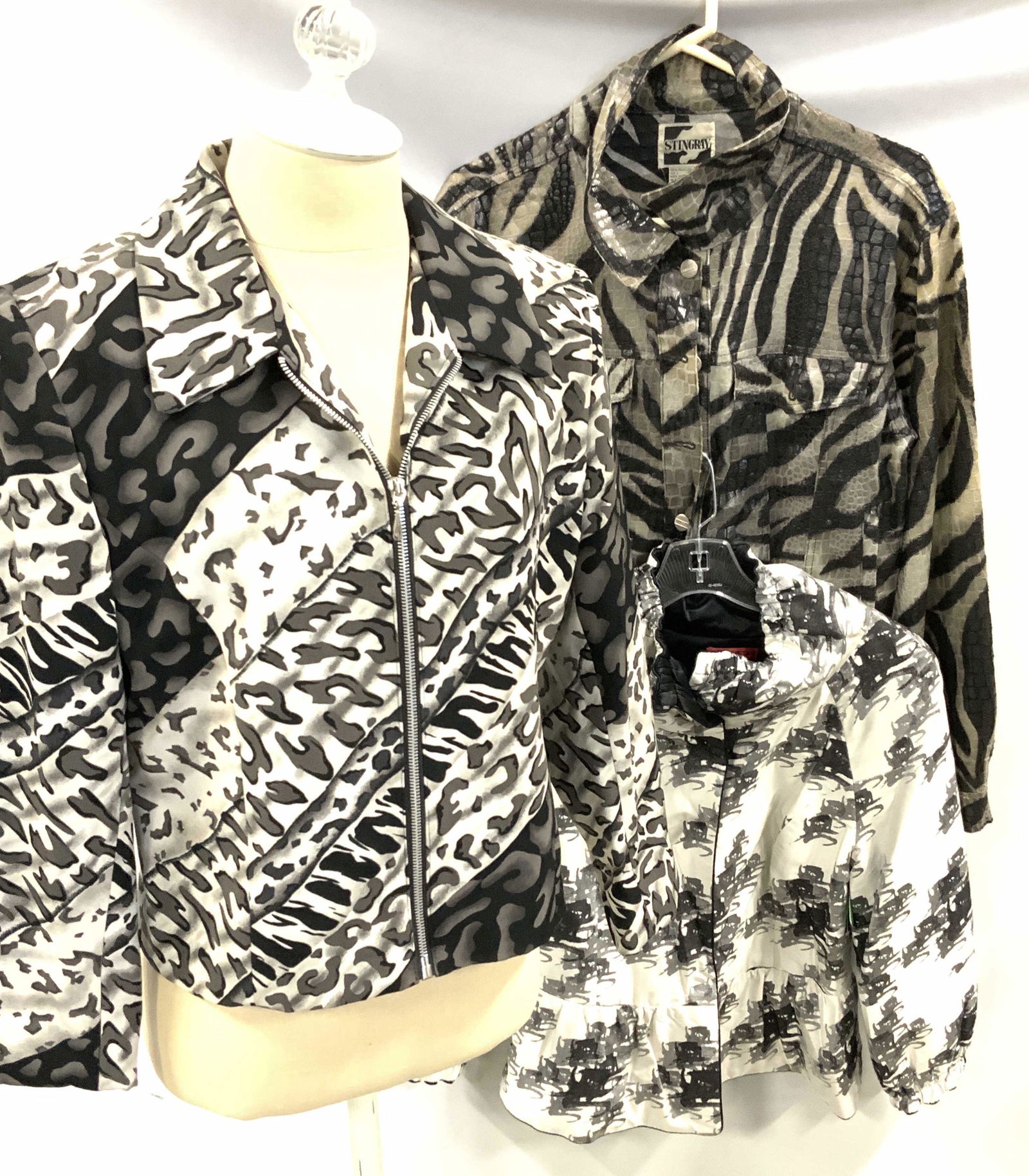 Grp 3 Tiger Print, Abstract Grey & White Jackets (1 of 6)