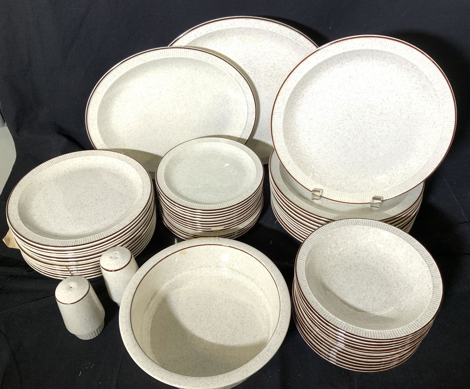POOLE ENGLAND Stoneware Dinnerware Set 55 (1 of 8)