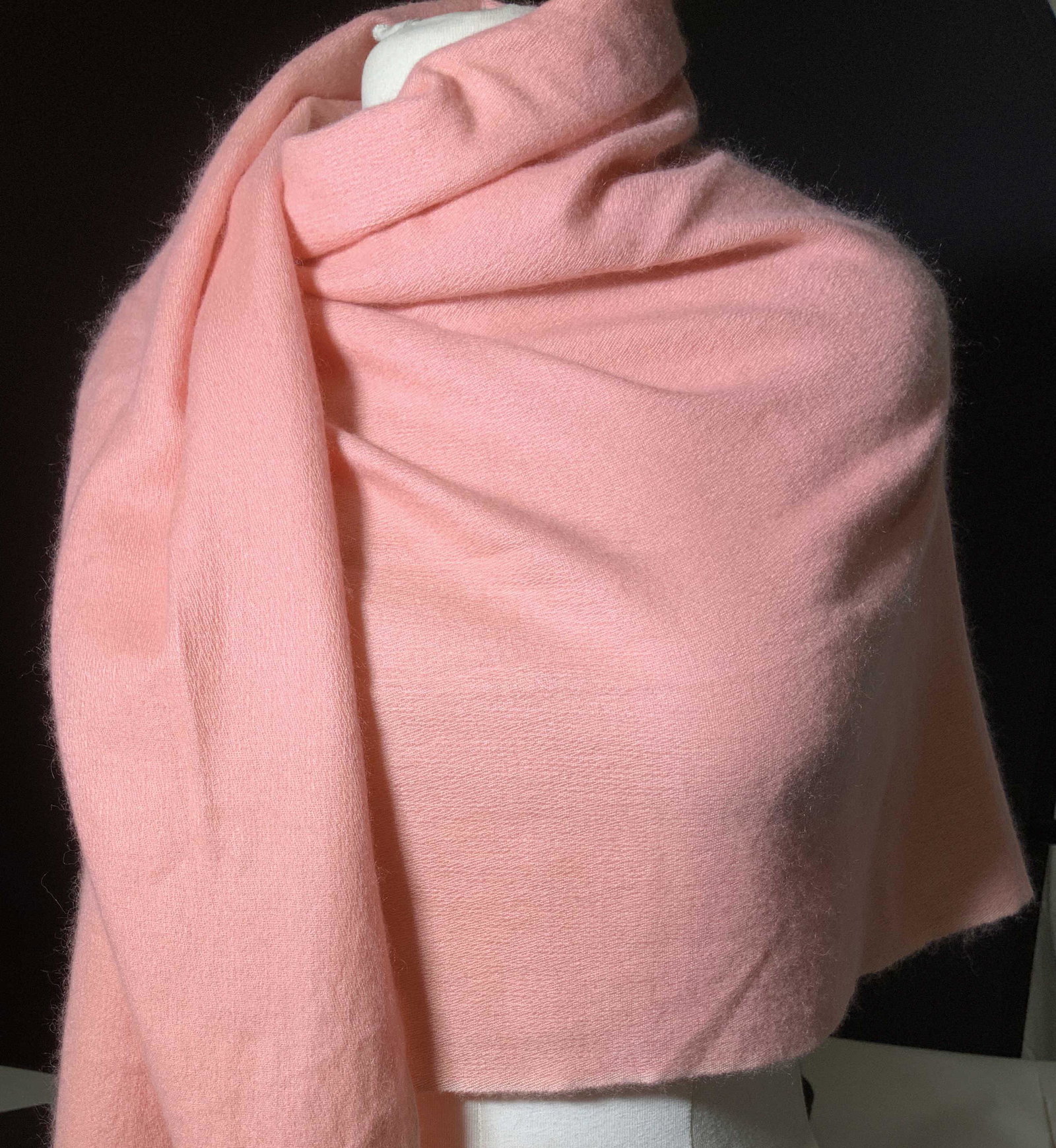 ELIZABETH GOOLY PASHMINA & Silk Shawl: Signed Label attached, made in Nepal, hand woven, 70% pashmina, 30% silk. Peach color with tassels. Soft hand , 28 x 68 in. Shawl, Wrap, scarf, SIGNED Pashmina and Silk Shawl, luxury ladies accessorie