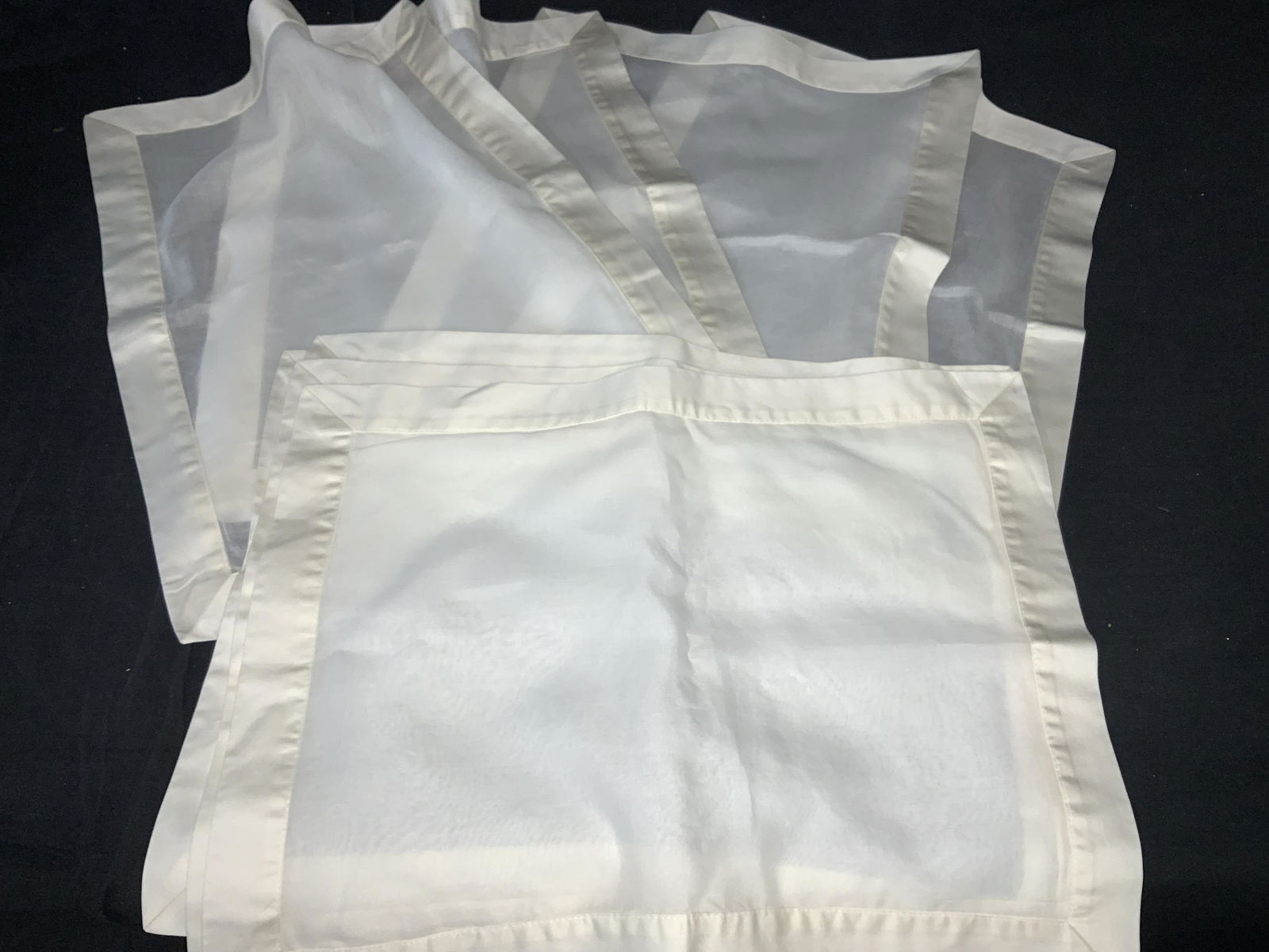 Cotton and Silk Set 8 Placemats (1 of 5)