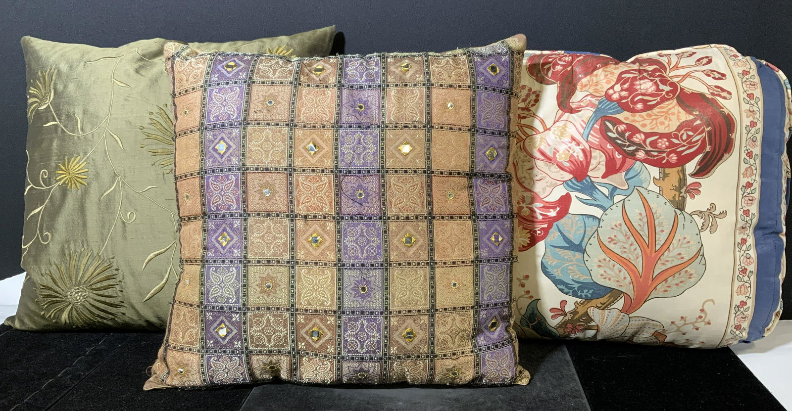 Lot 3 Throw Pillows (1 of 6)
