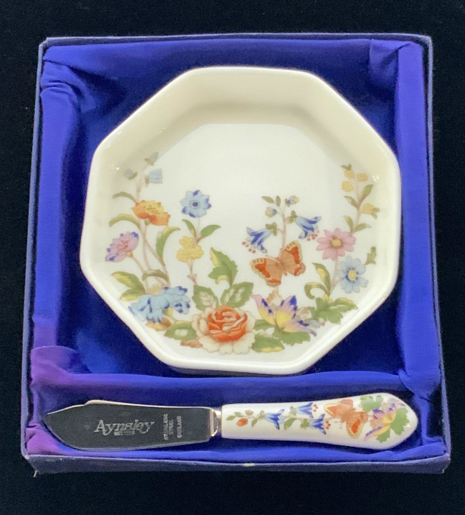AYNSLEY Porcelain Dish & Cheese Knife, Org Box: A porcelain dish and stainless steel cheese knife in original box. Dish and Knife have floral and butterfly motifs. Underside of Dish reads ‘Aynsley, Made in England, Fine English Bone China, Cottag