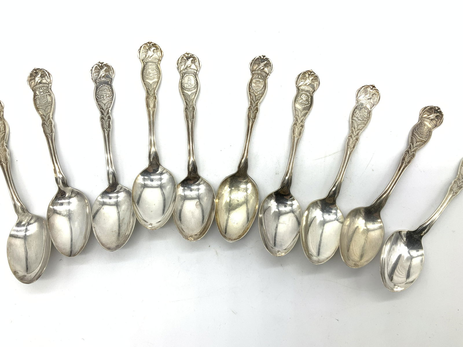 Set 10 Wm Rogers & Son Commemorative Teaspoons (1 of 8)