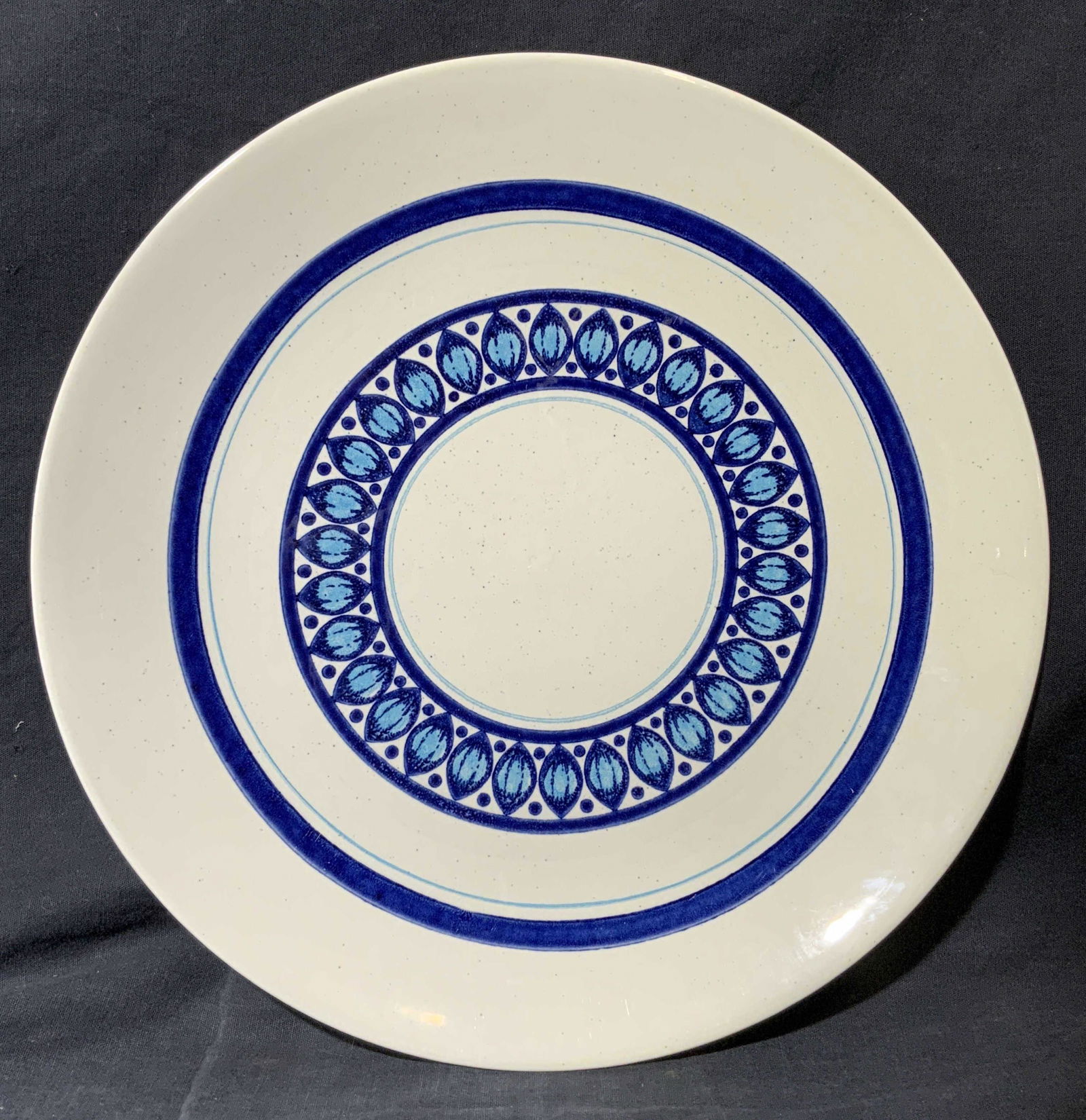 Ceramic Serving Plate With Blue Detail (1 of 6)