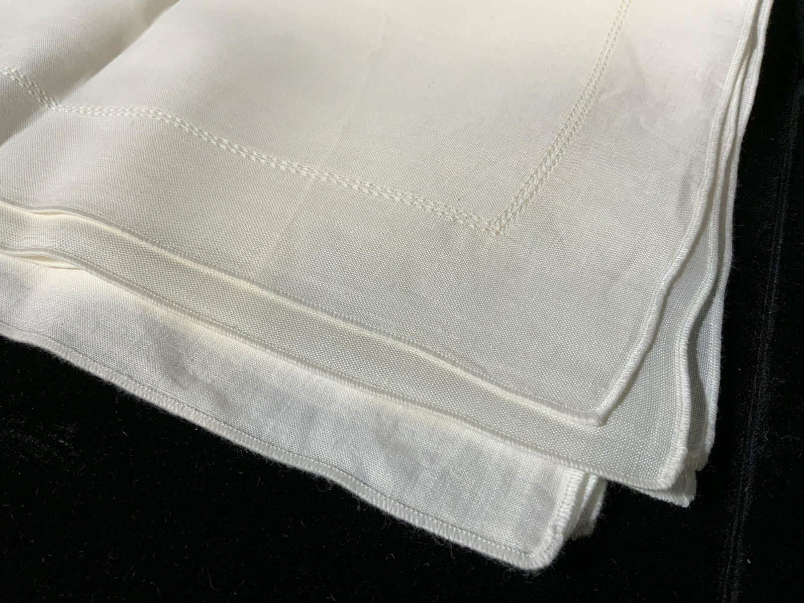 Lot 13 White Linen Place Mats (1 of 4)
