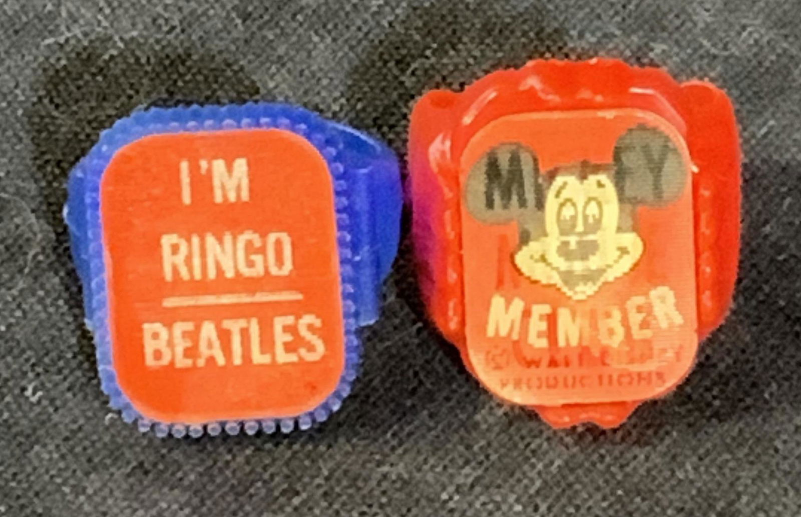 2 Lot Children’s Lenticular Rings, blue & Red (1 of 7)