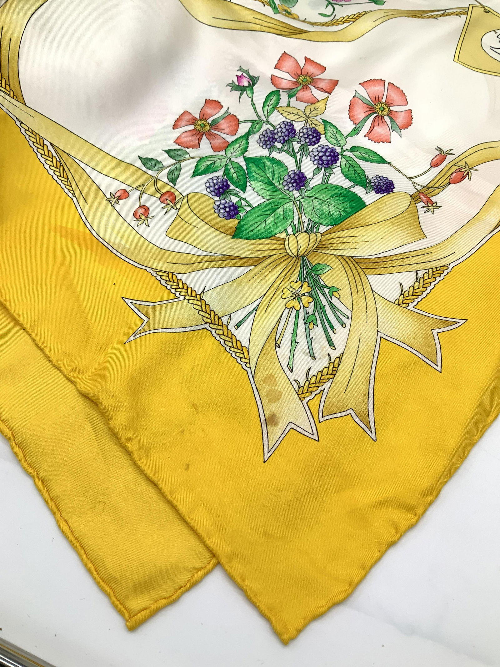 GUCCI Vintage Pear & Floral Scarf, Italy (1 of 5)