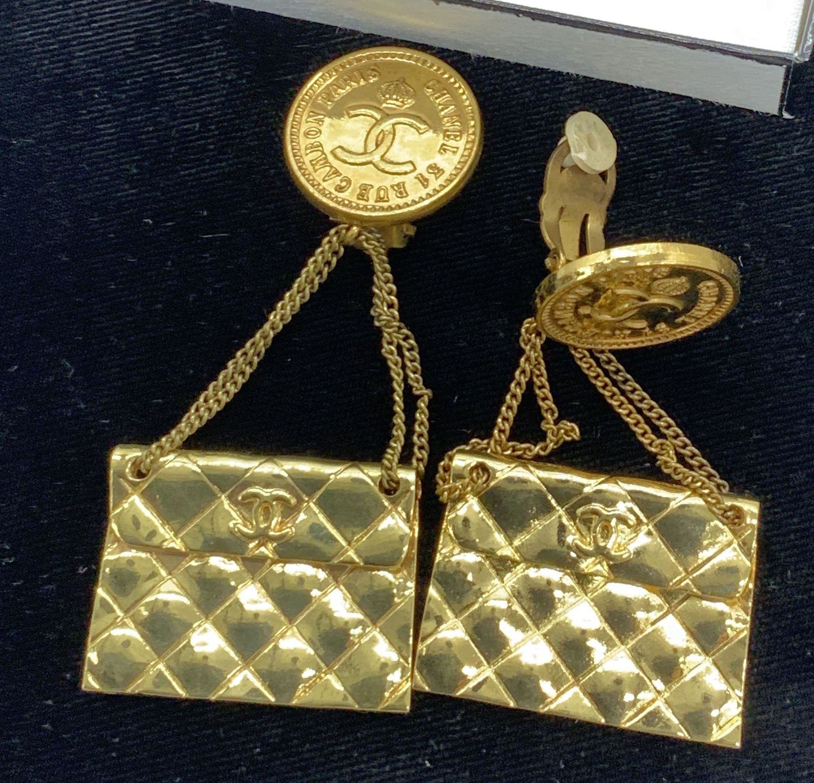 CHANEL Gold Tone Handbag Earrings, Chanel Box (1 of 6)