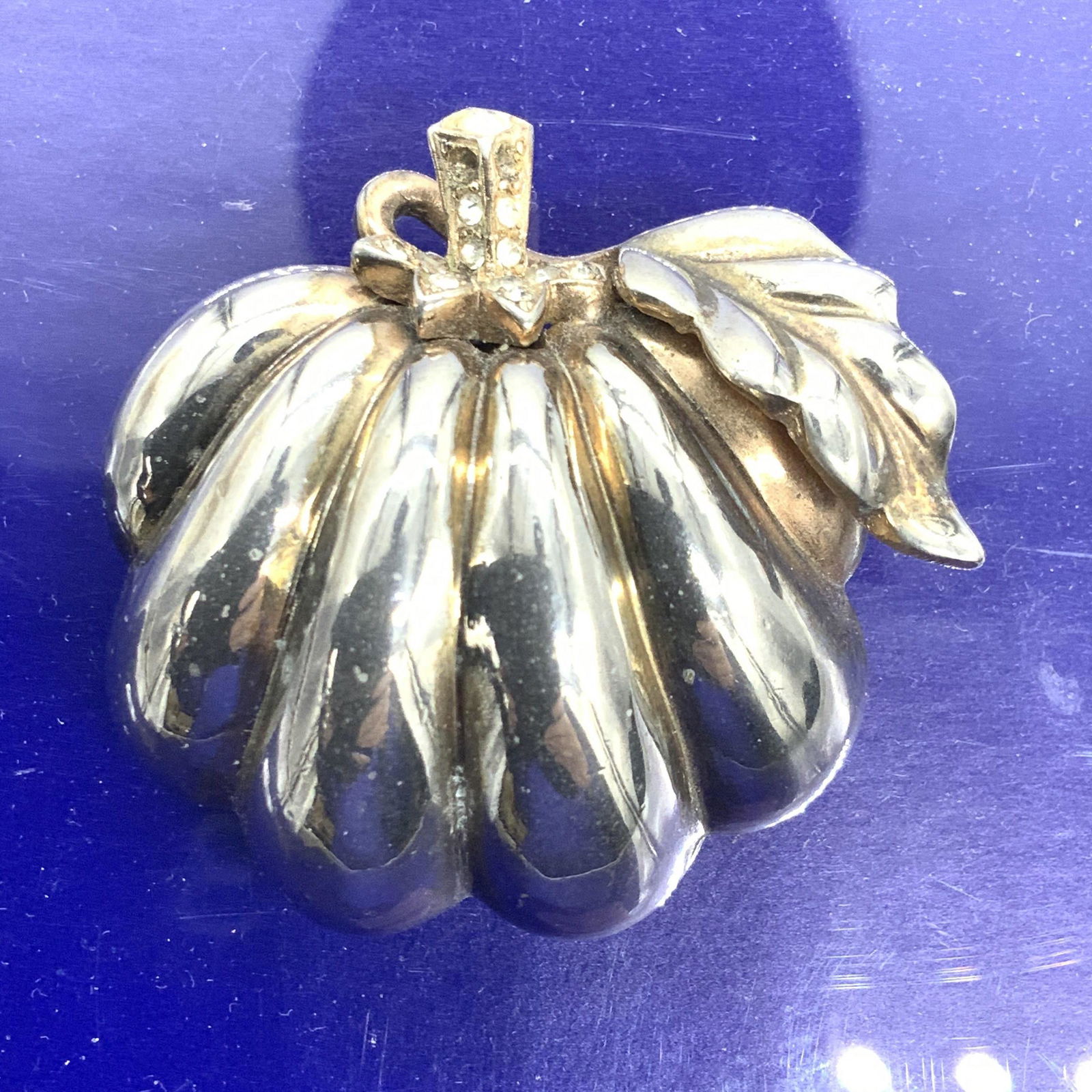 Vtg Pumpkin LISNER Silver Toned Brooch (1 of 4)