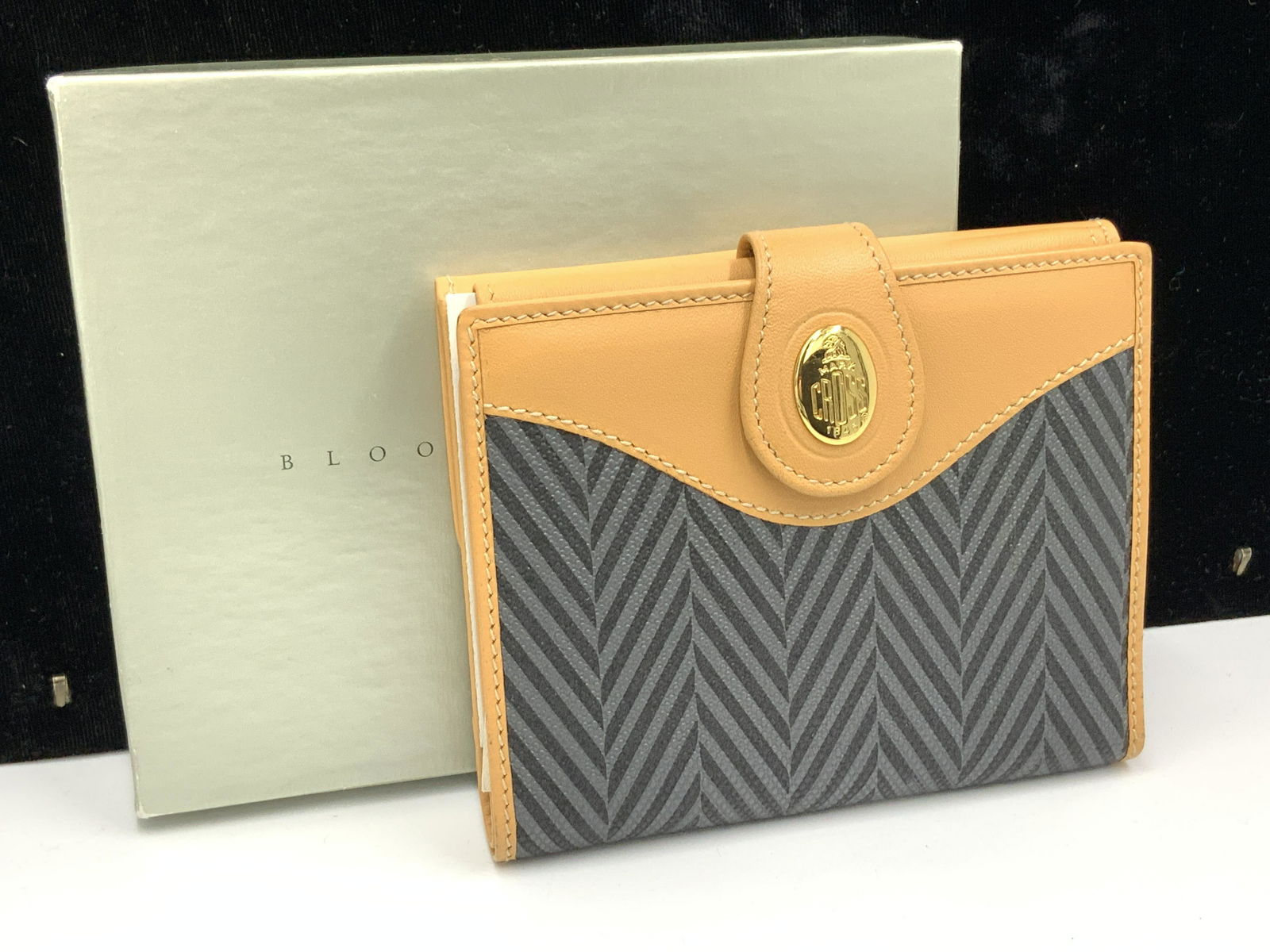 MARK CROSS LUX Leather Wallet, Org Tag +Gift Box: New, never used Leather Mark Cross Wallet with Embossed black and grey Chevron pattern. Bought at Bloomingdale’s. Made in Italy, Signed Mark Cross 1845 on gold tone snap and impressed hallmark ‘ M