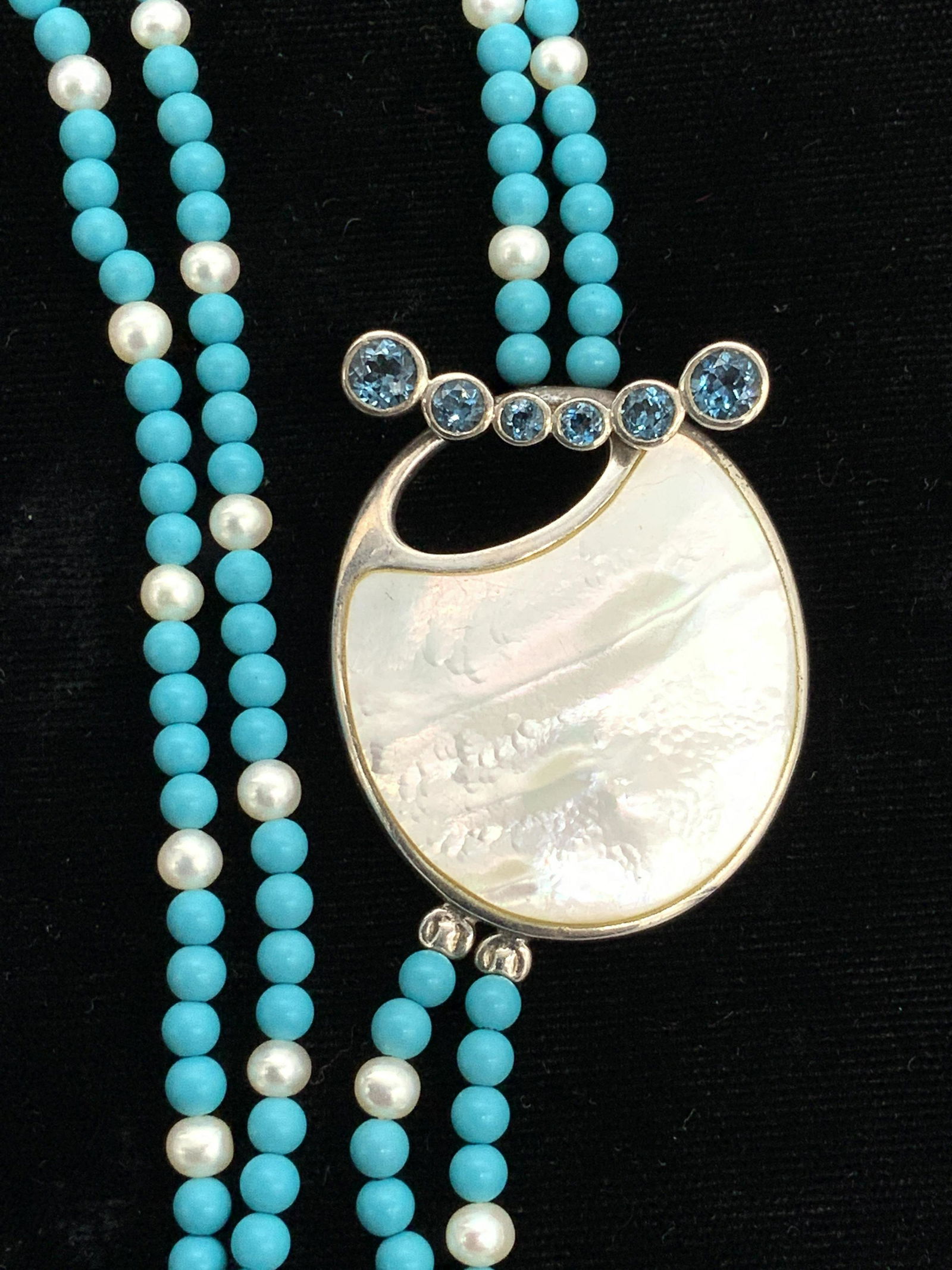 SU Turquoise & Pearl Beaded Necklace w MOP Clasp (1 of 6)