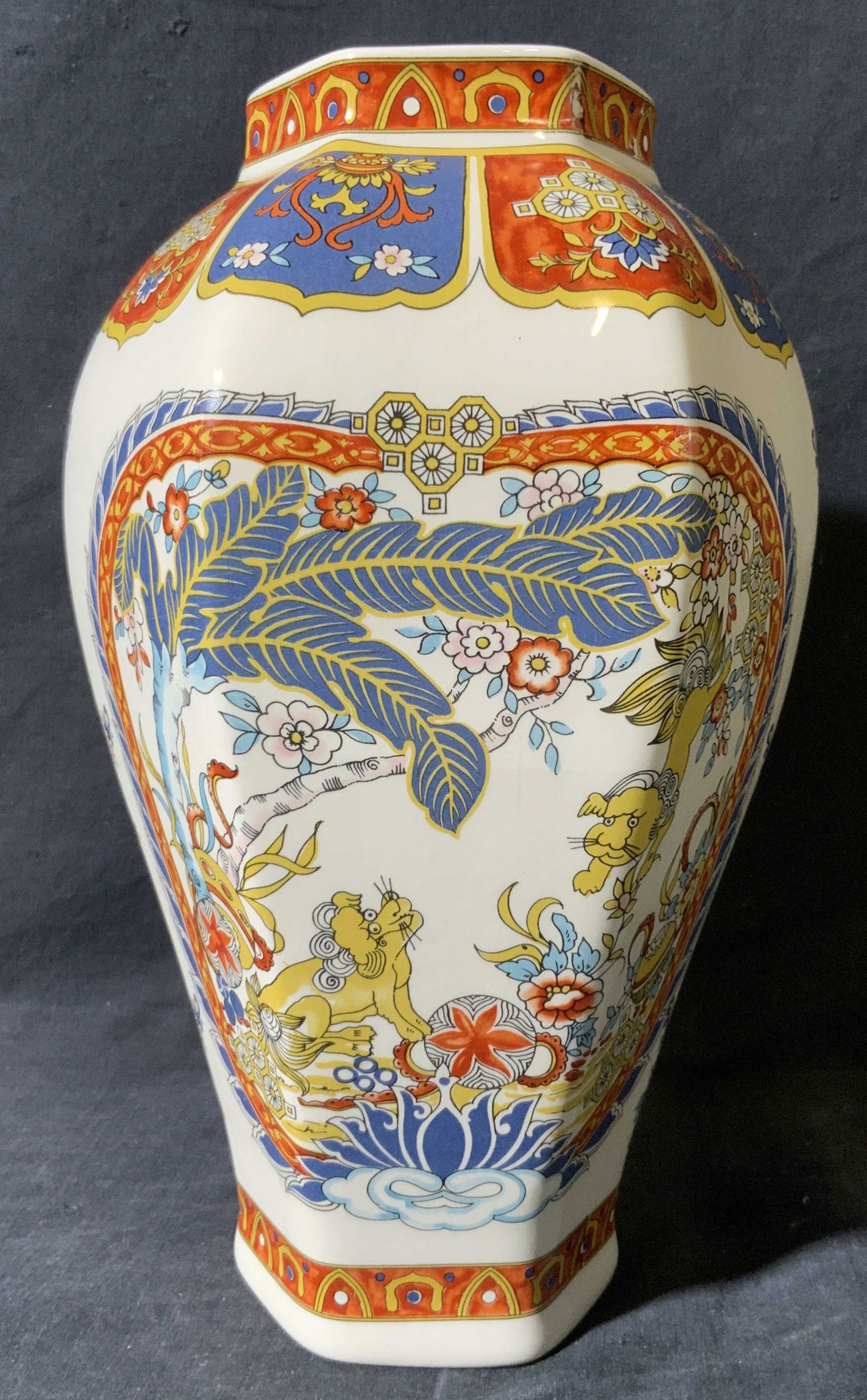Calco in Taiwan Ceramic Asian Style Vase (1 of 6)
