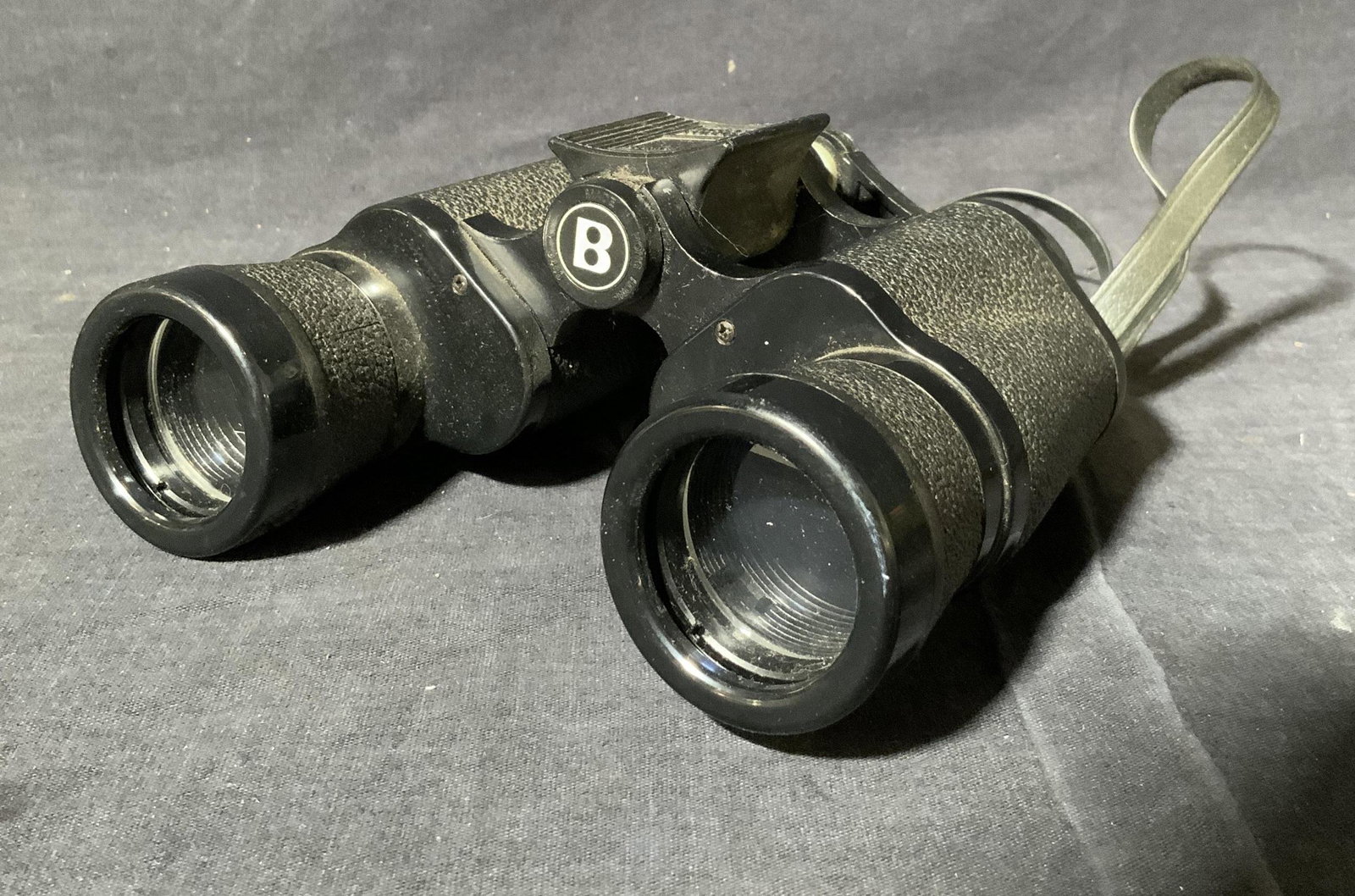 BUSHNELL FALCON Binoculars 7x35 357 ft: BUSHNELL FALCON Binoculars 7x35 357 ft At 1000 yd coasted optics, measure 6 x 6 inches, wear consistent with age and use, binoculars, binoculars, vintage binoculars, whale watching, bird watching, sig