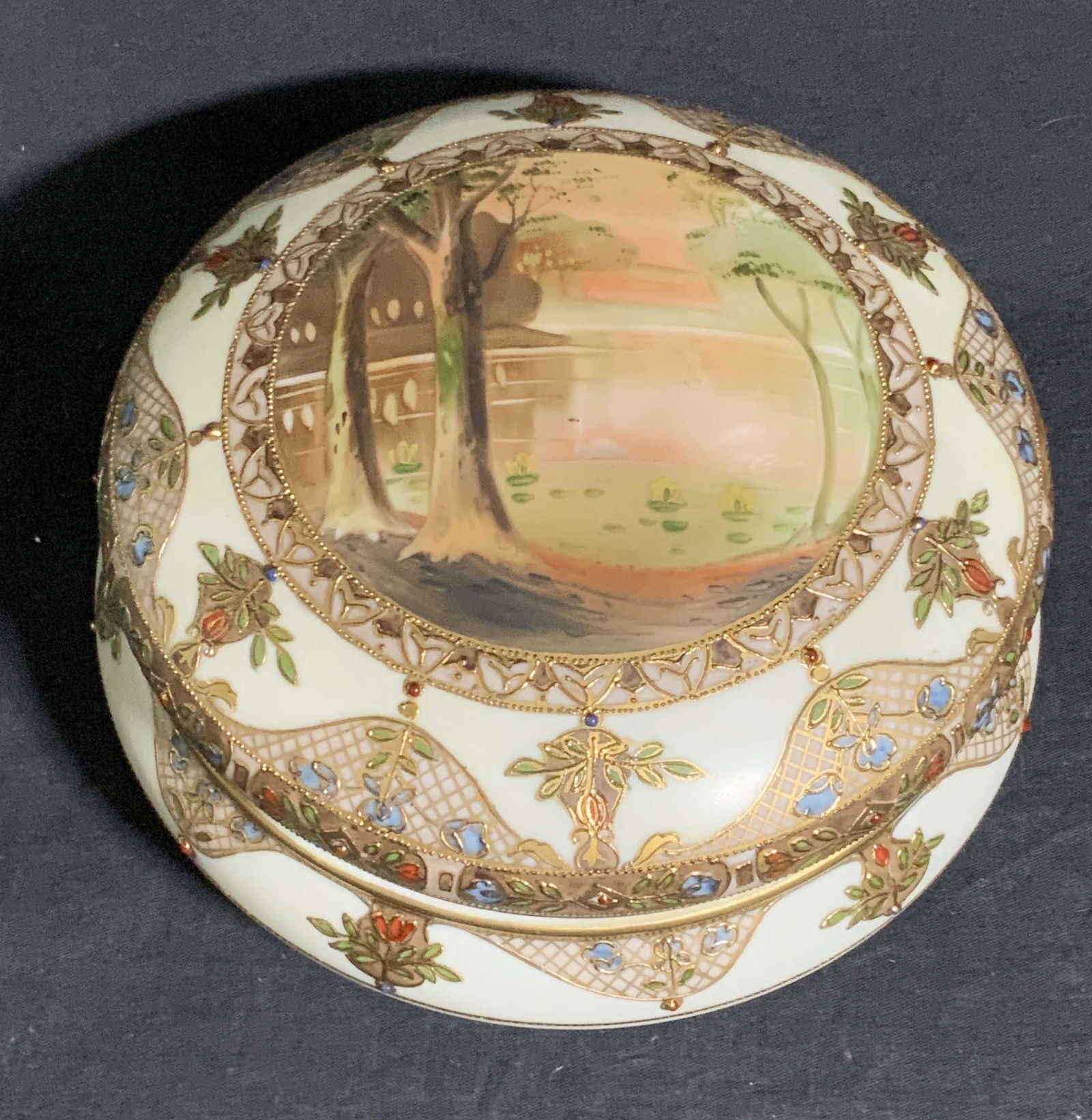 NIPPON Signed Hand Painted Porcelain Keepsake Box (1 of 10)